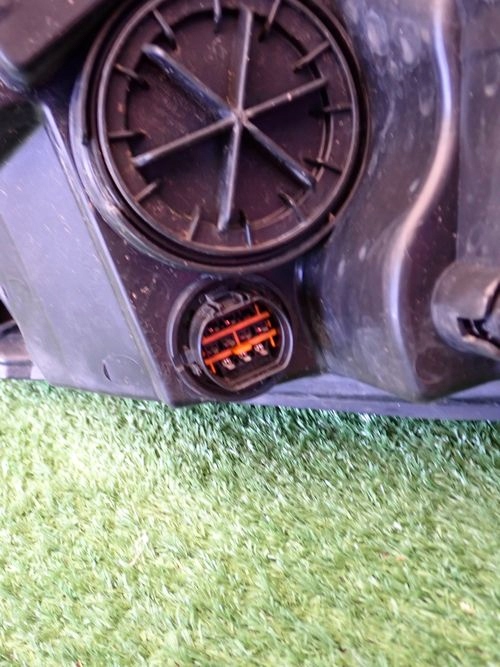 HYUNDAI IX20 PRAVE PREDNE SVETLO