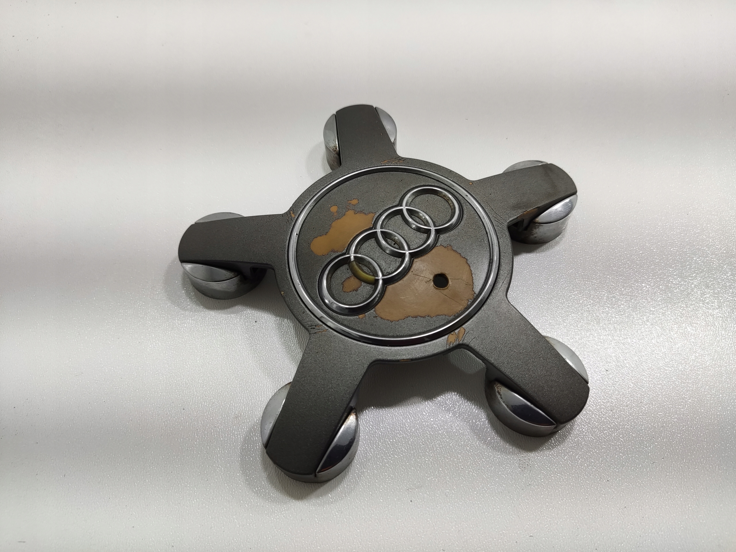 ORIGINALNY PUKLICA HLINIKOVEHO DISKU AUDI A4 A5 Q5 I 4F0601165N