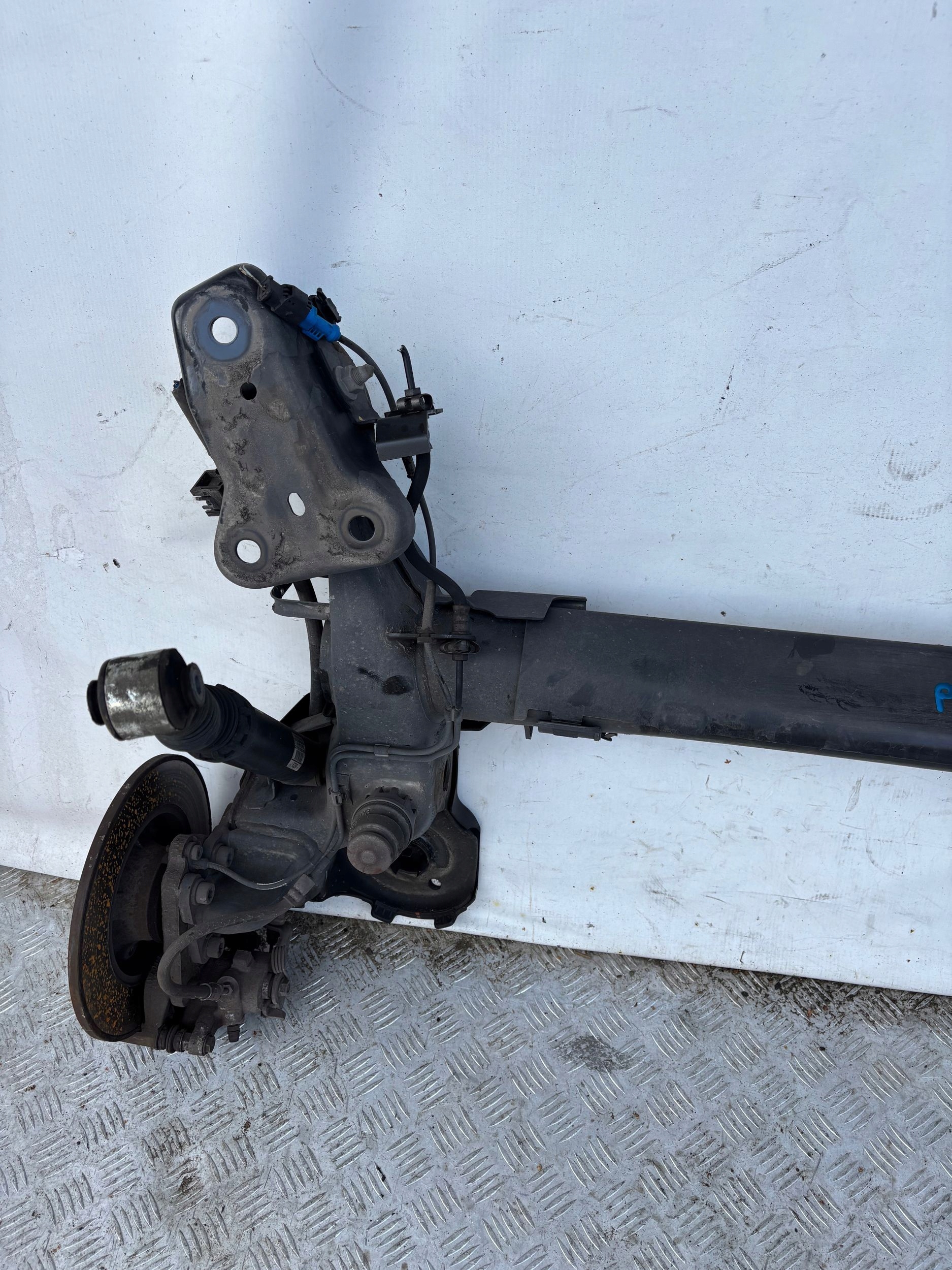 ZADNÁ NÁPRAVA PEUGEOT 208 12-