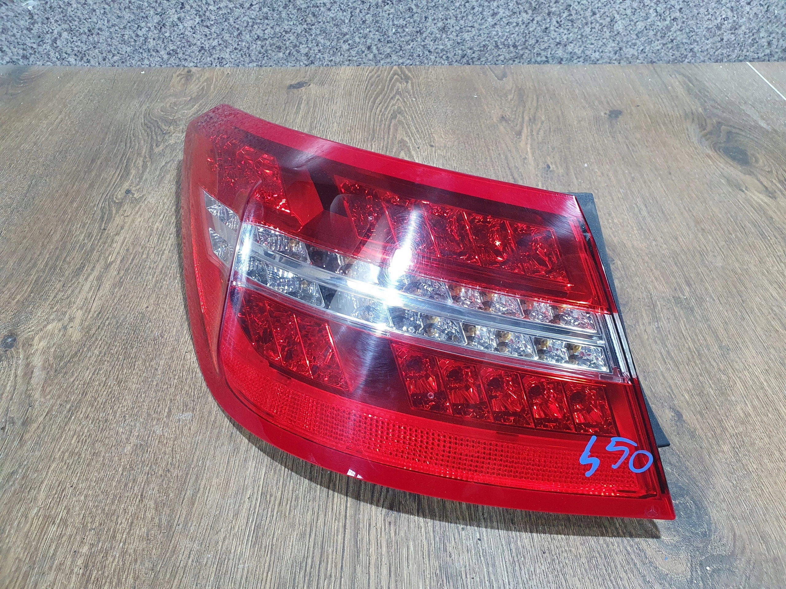 MERCEDES W207 LAVE ZADNE SVETLO 2079060158
