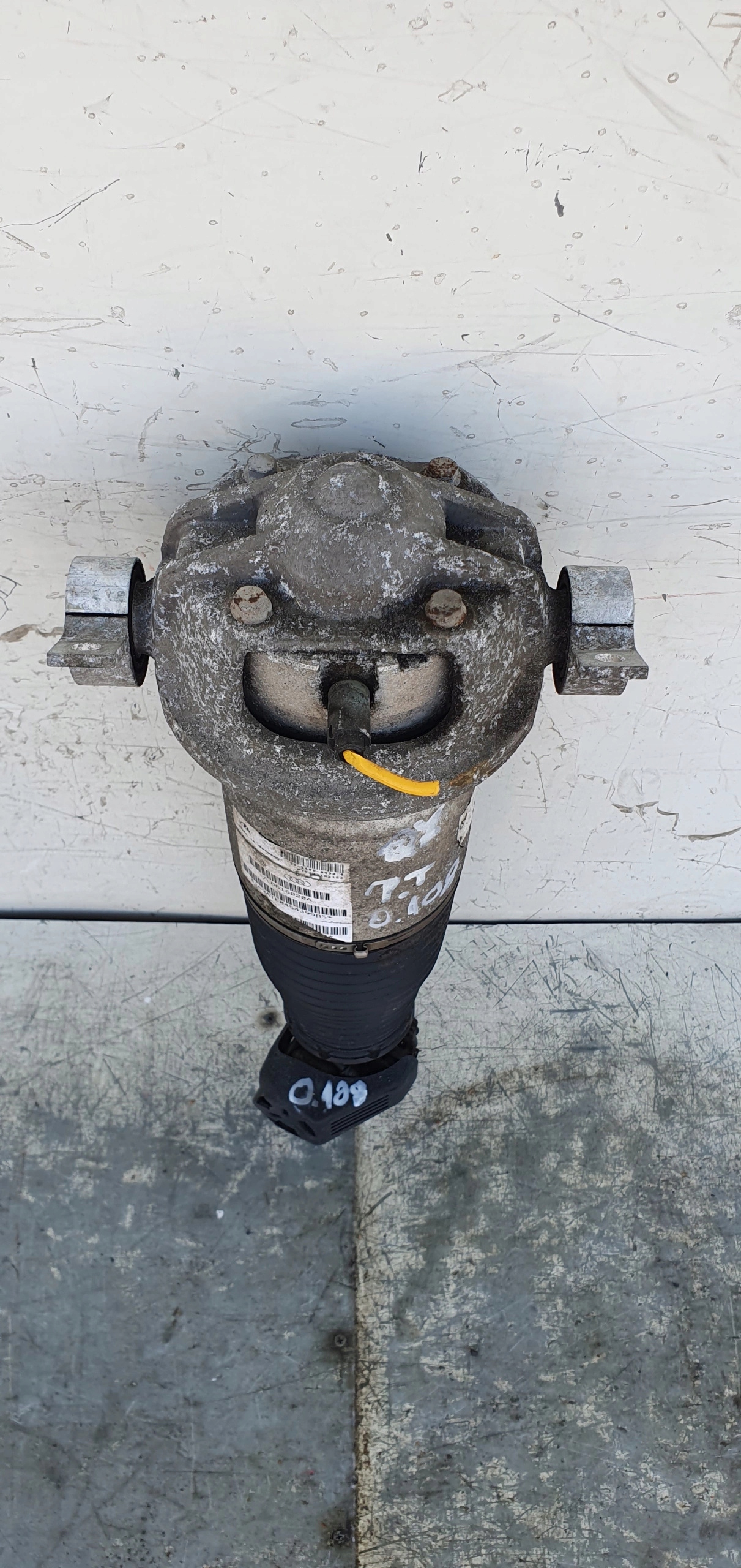 AUDI Q7 4L MECH ZADNA PRAVY 7L8616020A