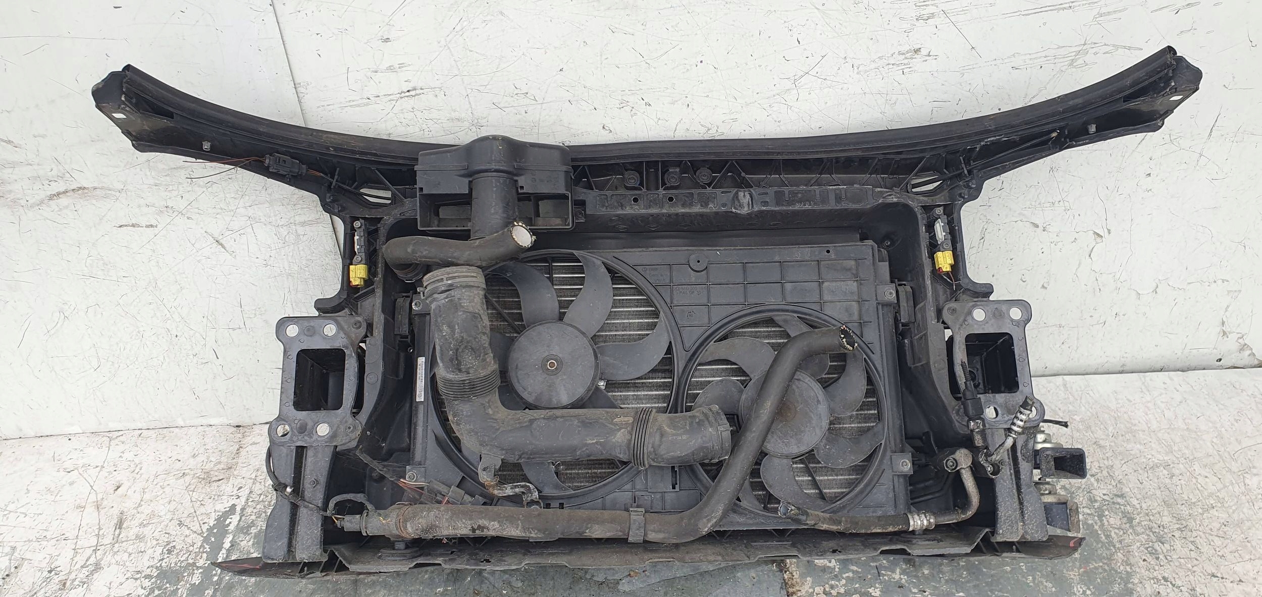 Audi A3 lift 8P 1.6 fsi 08-012 8P0805594C PREDNE CELO