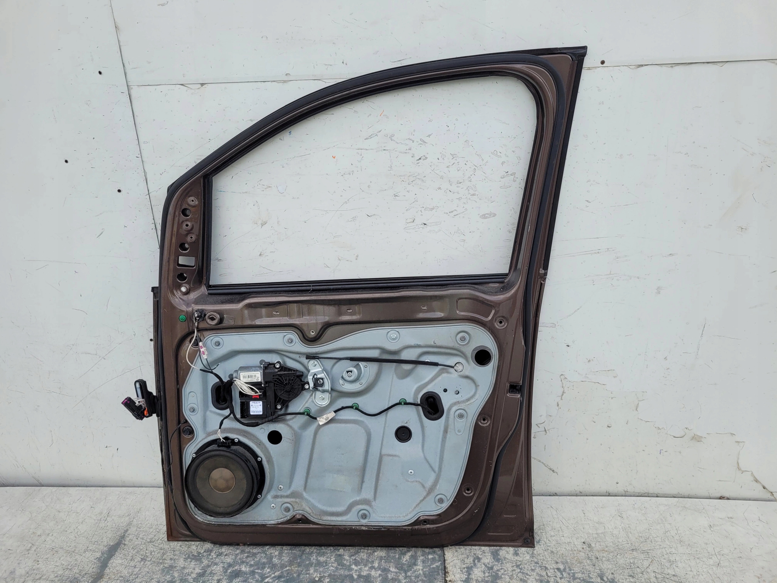 VW CADDY 03-015 PRAVE PREDNE DVERE