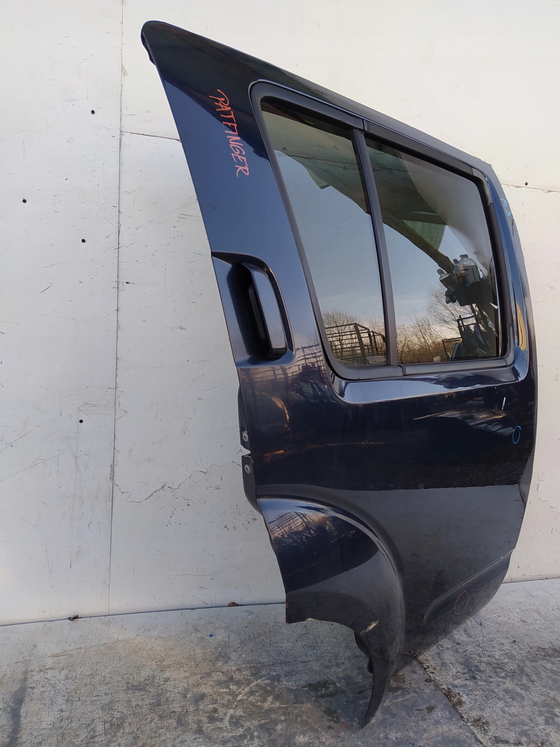 NISSAN PATHFINDER R51 PRAVE ZADNE DVERE