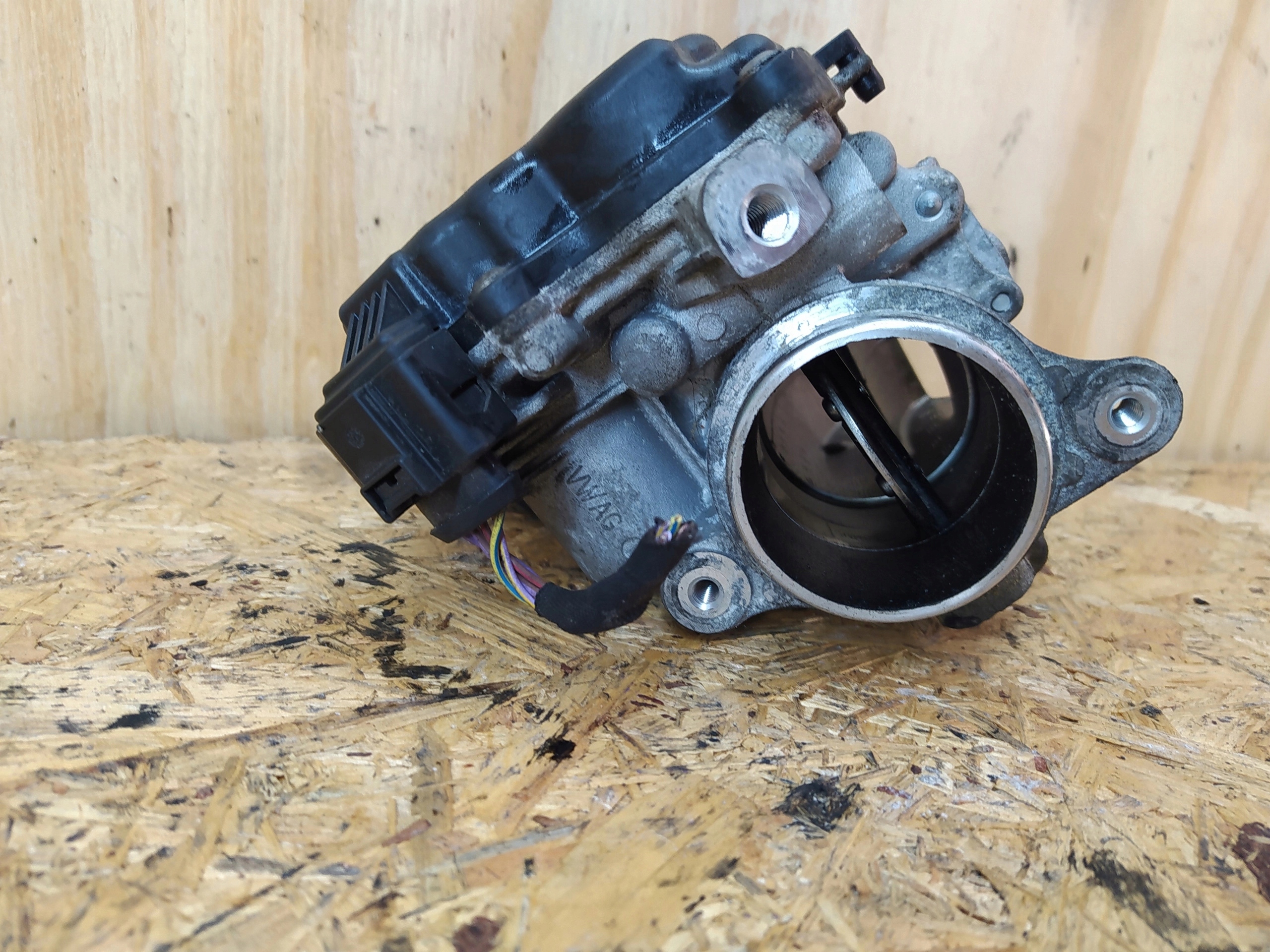 AUDI A4 B8 2.0 TDI SKRTIACA KLAPKA 04L128059AA