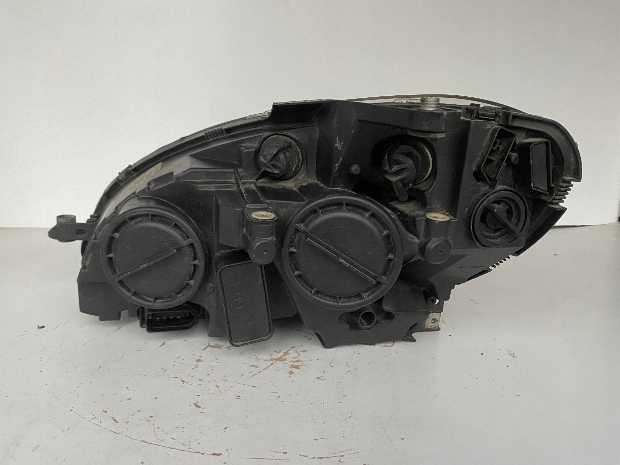 PRAVE PREDNE SVETLO MERCEDES C-KLASA W204 07-10