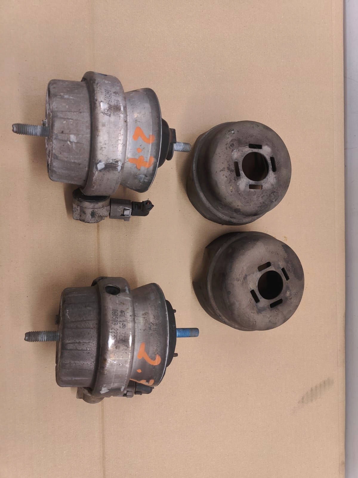 Audi SILENBLOKY MOTORA l+p 2.7 3.0 tdi 4F0199379L