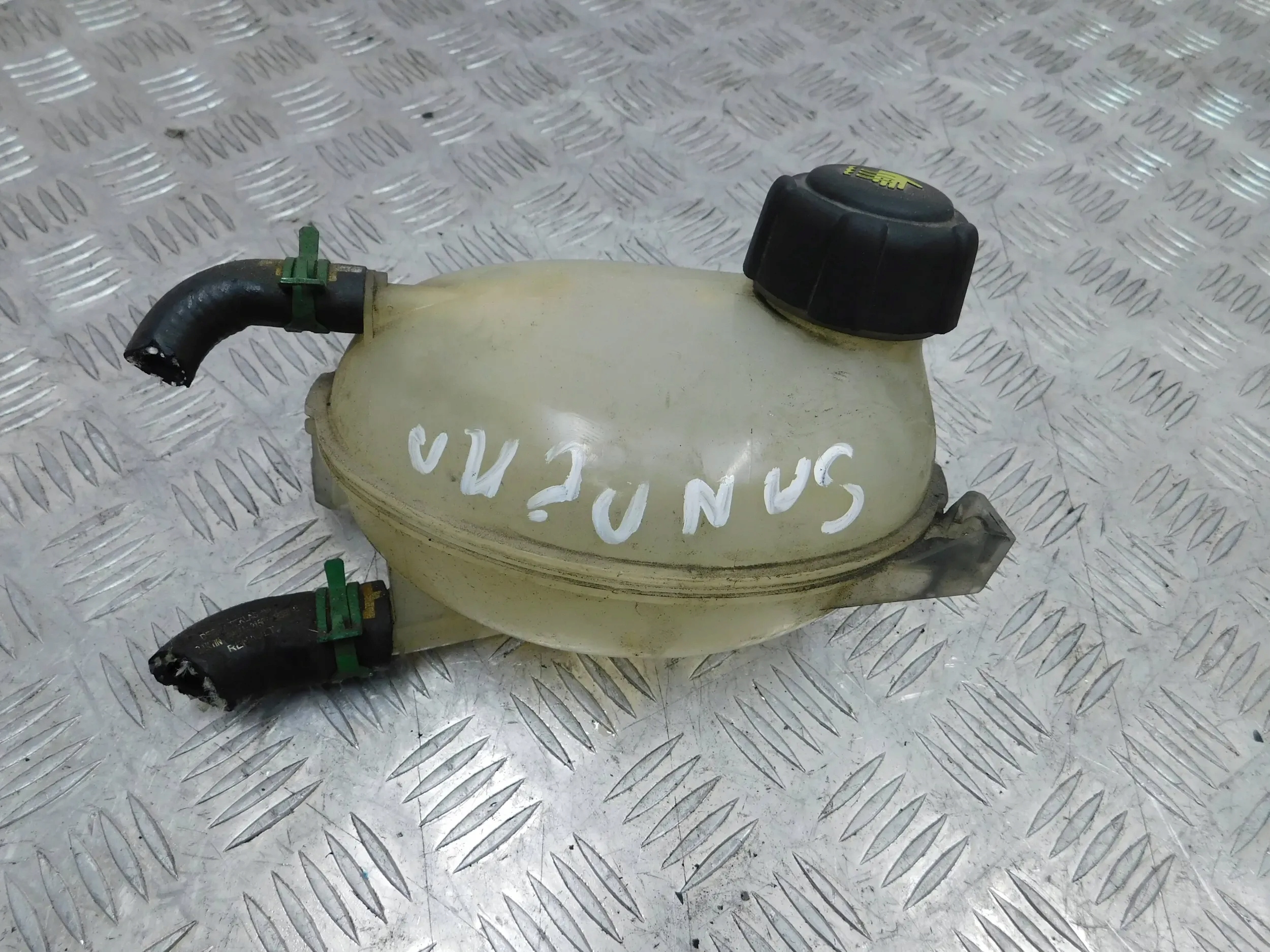 VYROVNAVACIA NADOBKA DACIA SANDERO II 1.5 DCI