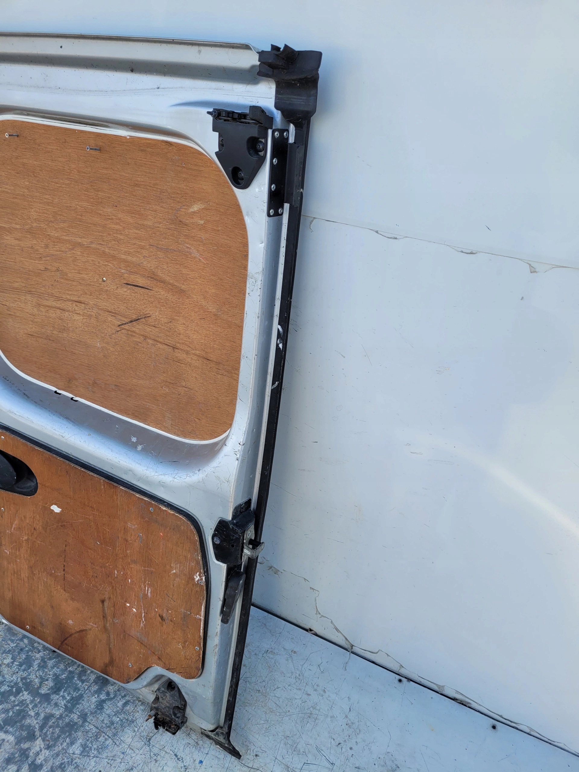 RENAULT TRAFIC III VIVARO PRAVE ZADNE DVERE