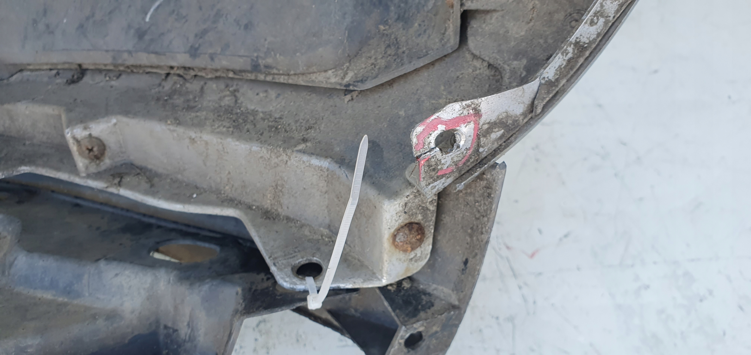 Peugeot 4007 PREDNÝ NÁRAZNÍK