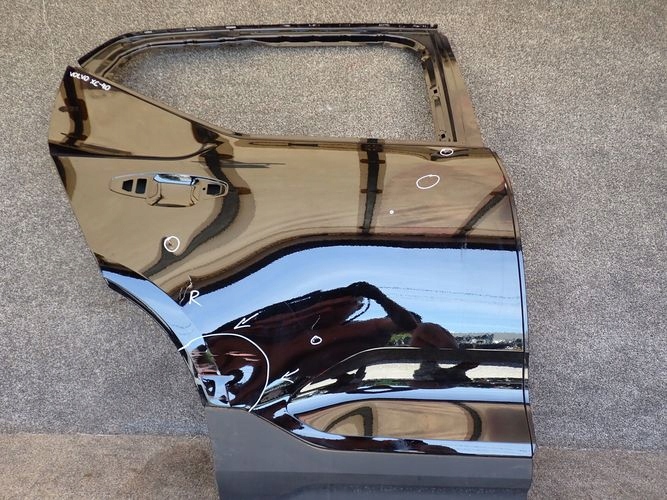 VOLVO XC40 PRAVE ZADNE DVERE