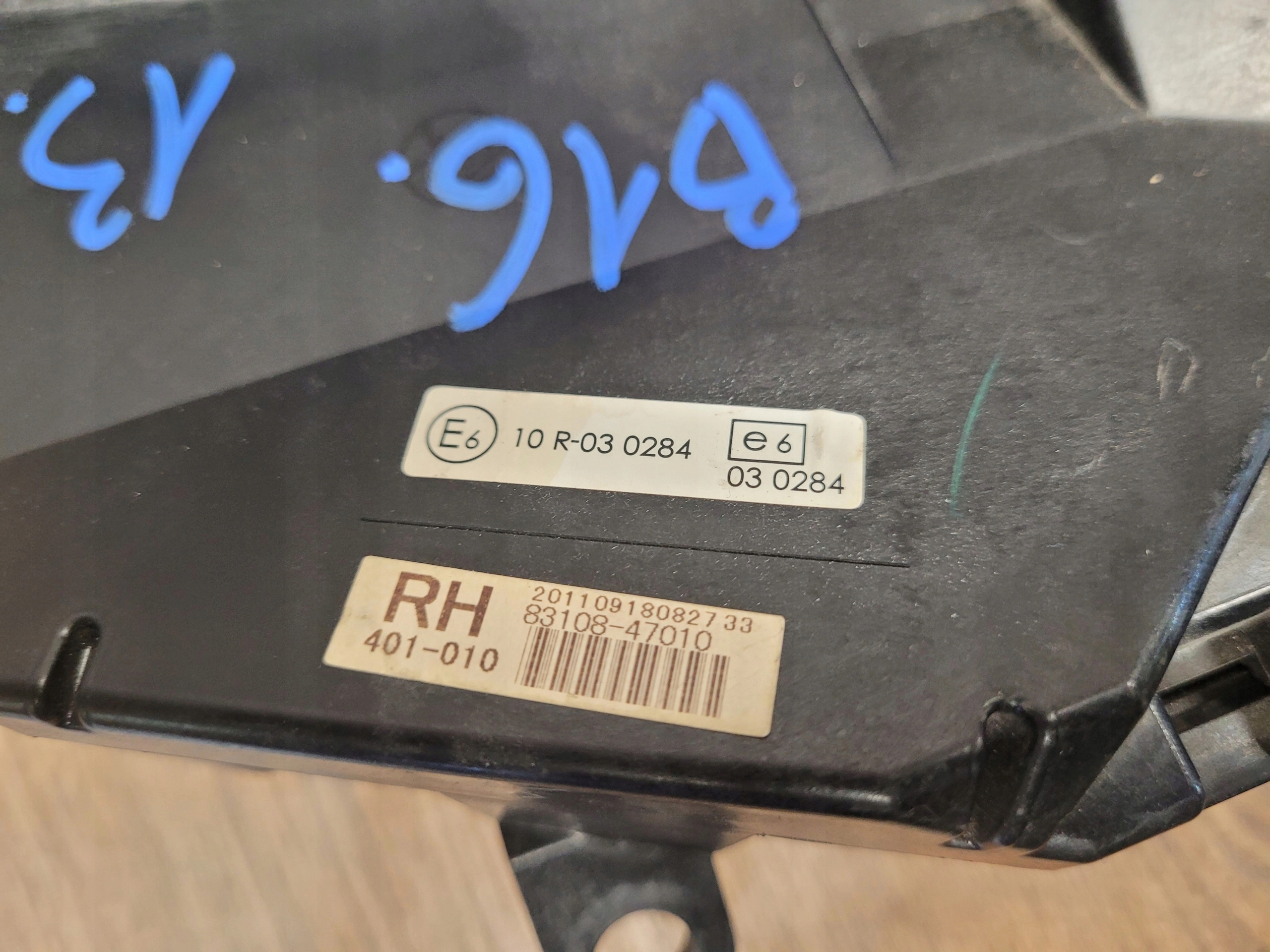 TOYOTA PRIUS III HEAD UP 83108-47010 GB VERZIA