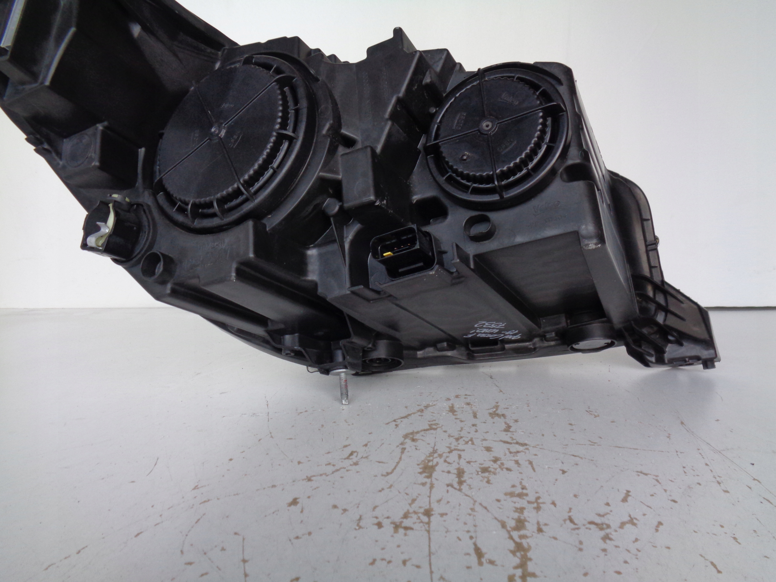 LAVE PREDNE SVETLO OPEL CORSA F 19-