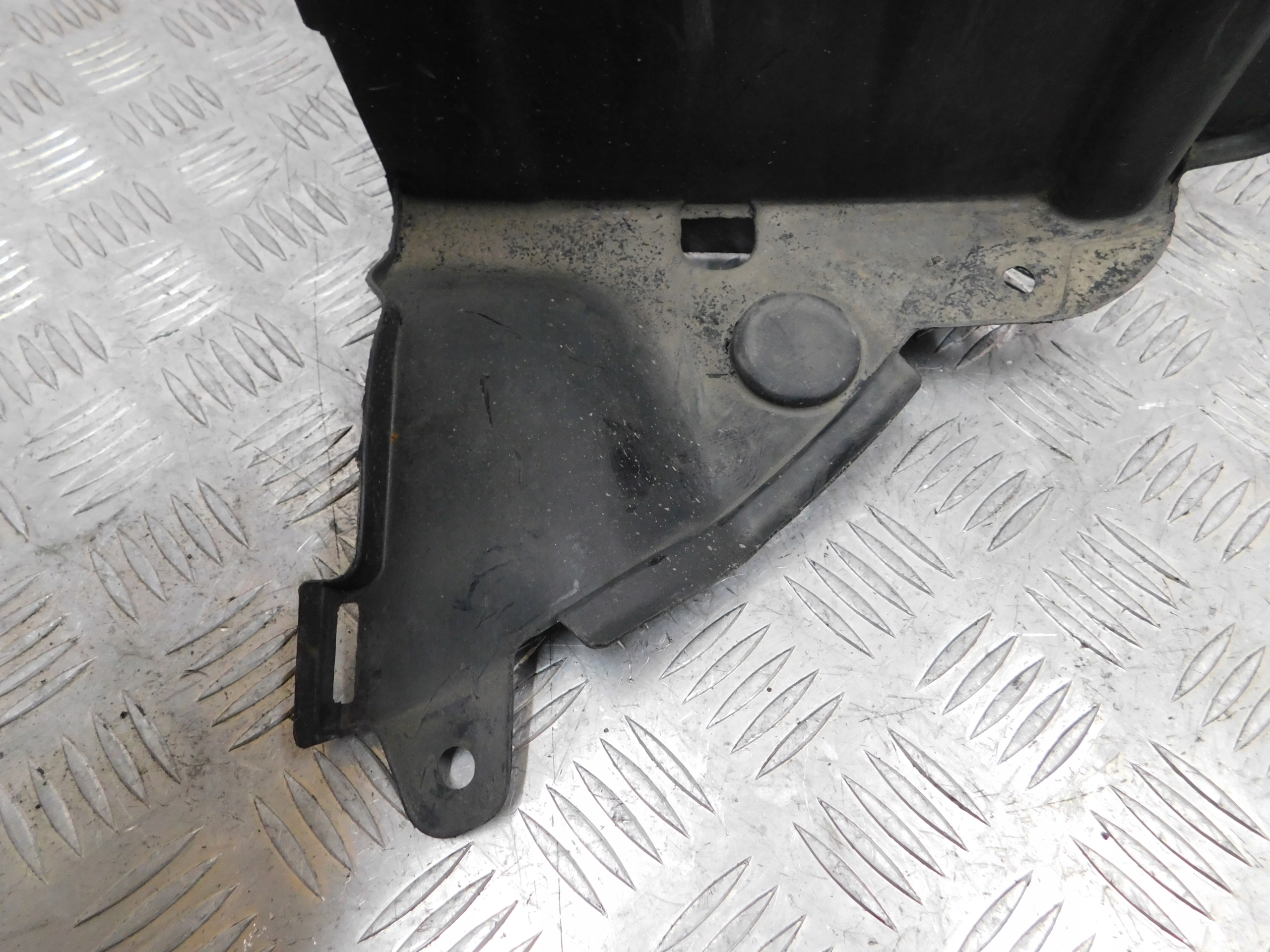 ĽAVÝ PREDNÝ PODBLATNÍK NISSAN PIXO