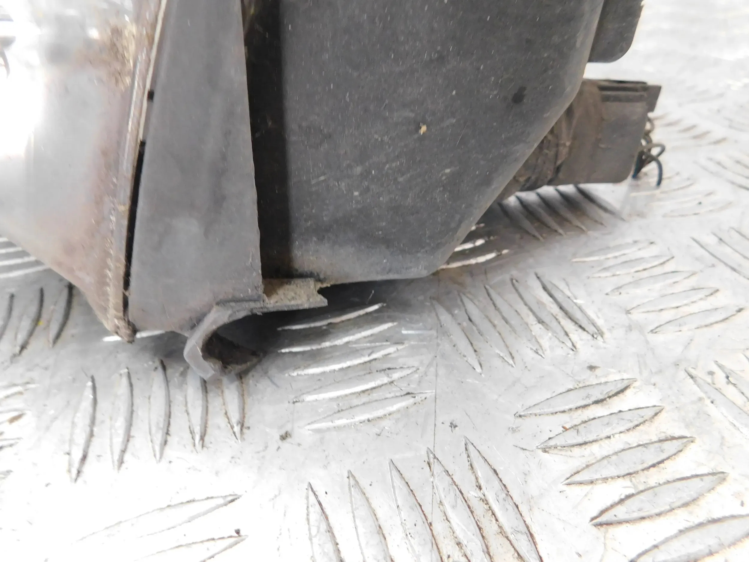 LAVE PREDNE SVETLO FORD FUSION