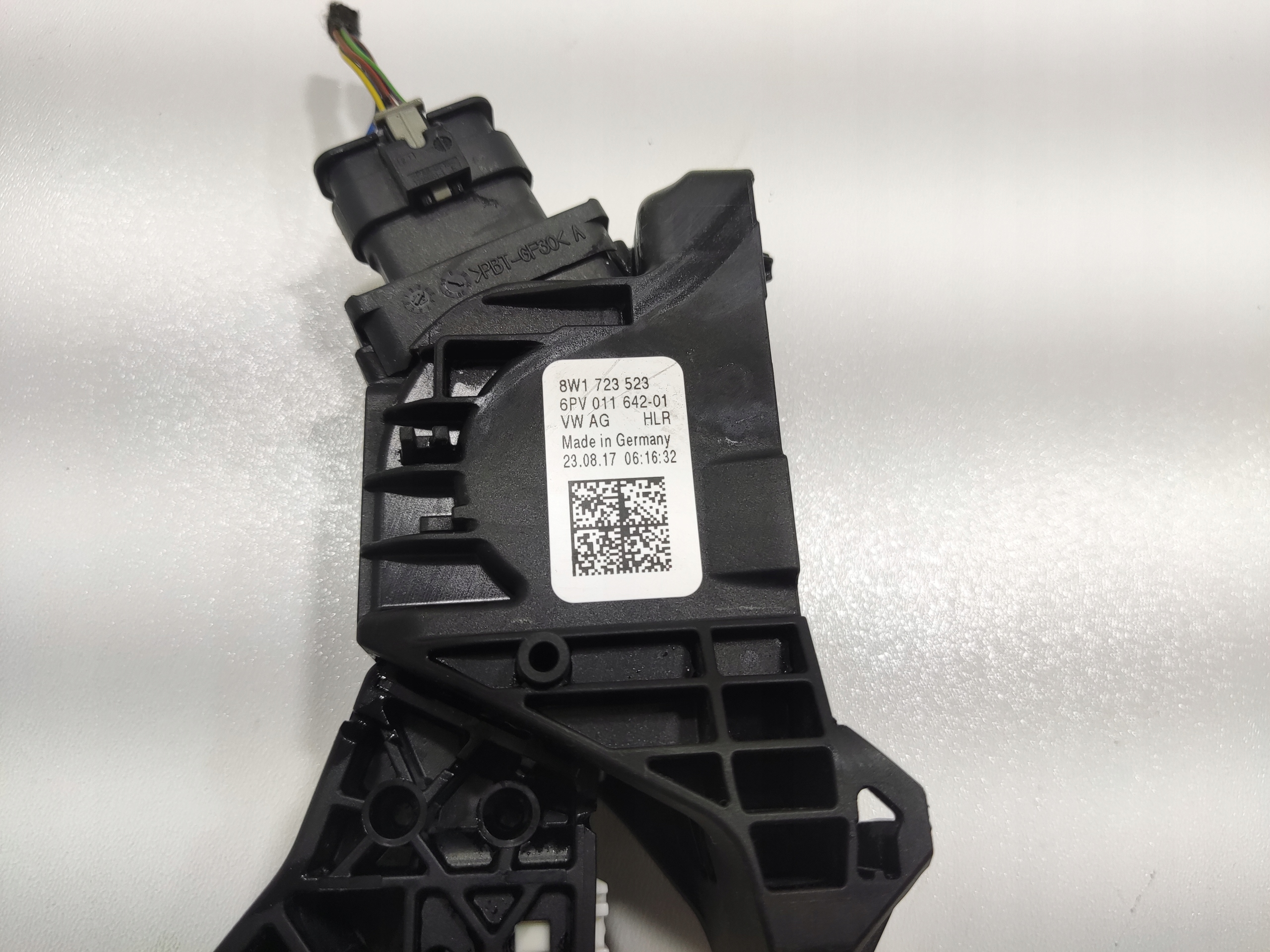 PLYNOVY PEDAL AUDI Q5 II 80A 2016-2020 8W1723523