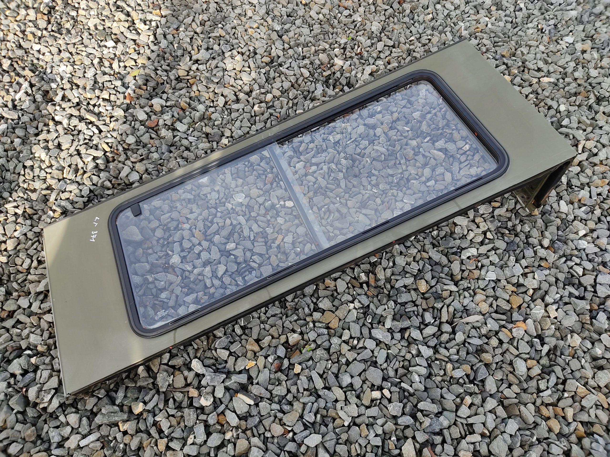 ĽAVÉ ZADNÉ SKLO RÁM DEFENDER 90 1999-2014