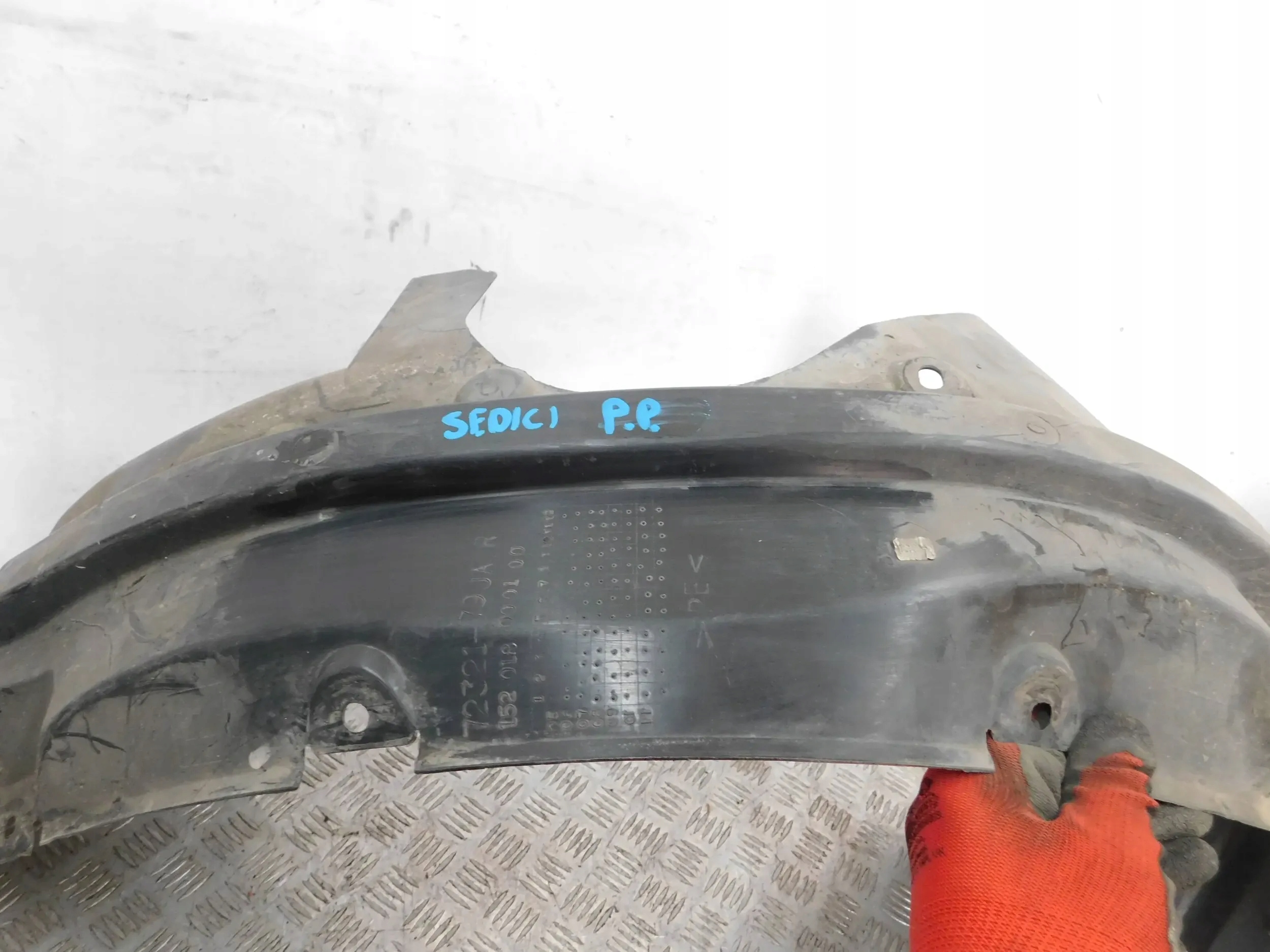 PRAVY PREDNY PODBLATNIK FIAT SEDICI
