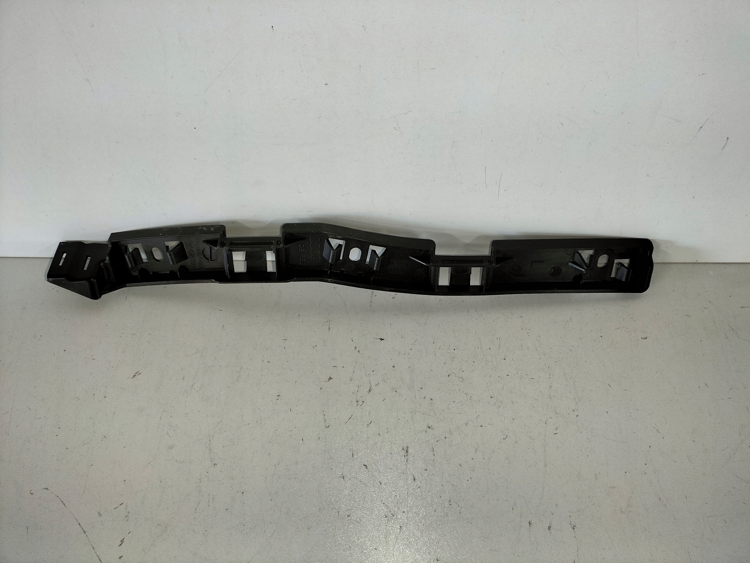 LAVA LISTA ZADNEHO NARAZNIKA AUDI A8 D4 LIFT 13-