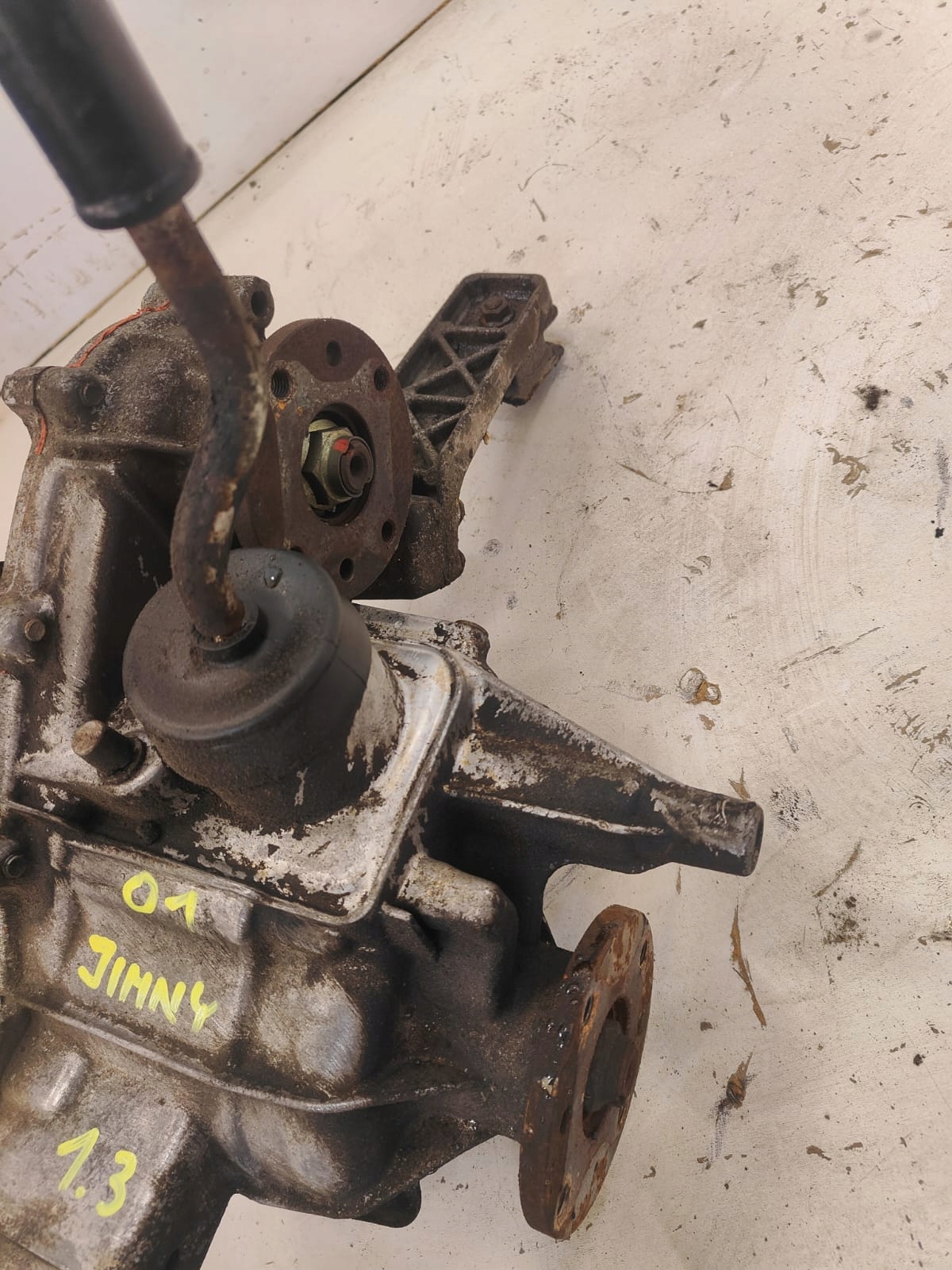Suzuki jimmy 1.3 BENZIN 2001 PRIDAVNA PREVODOVKA NA PAKU