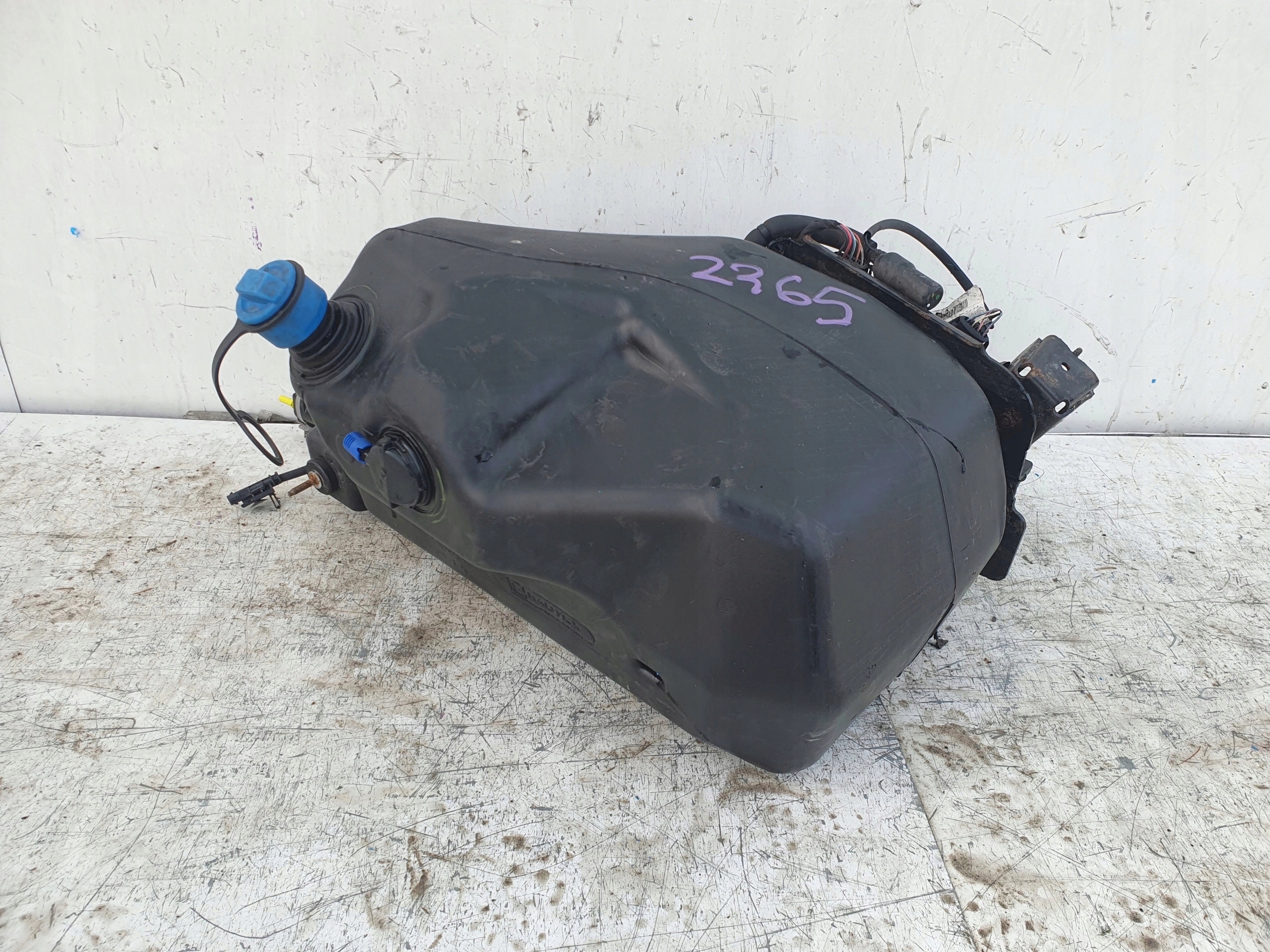 JAGUAR F PACE NADOBKA ADBLUE HK83-5J228-A