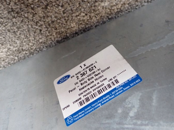 FORD TRANSIT VIII MK8 PRAVÝ ZADNÝ STĹPIK