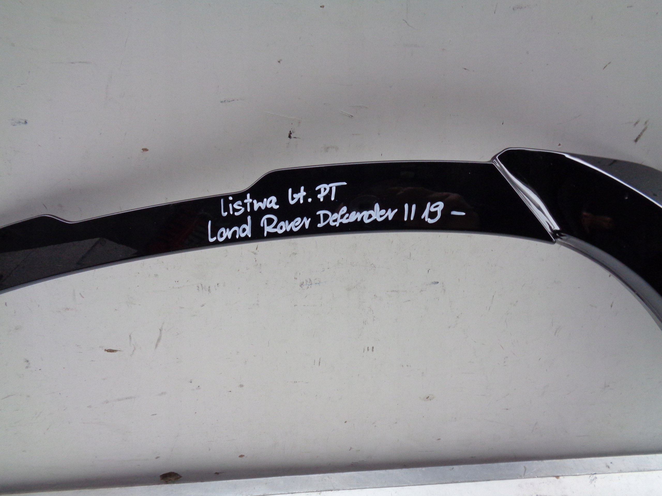 NOVA LIŠTA PRAVÉHO ZADNÉHO BLATNÍKA LAND ROVER DEFENDER II 19-