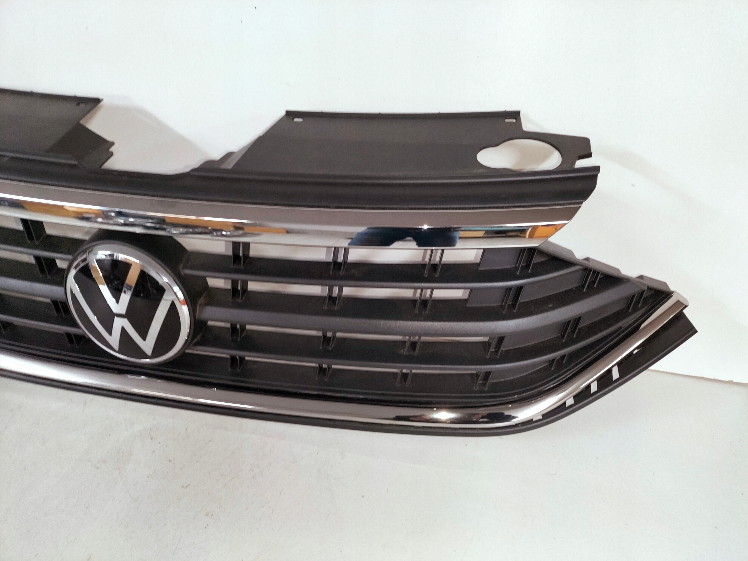 MRIEZKA LISTA VW POLO VI LIFT 20- SEDAN