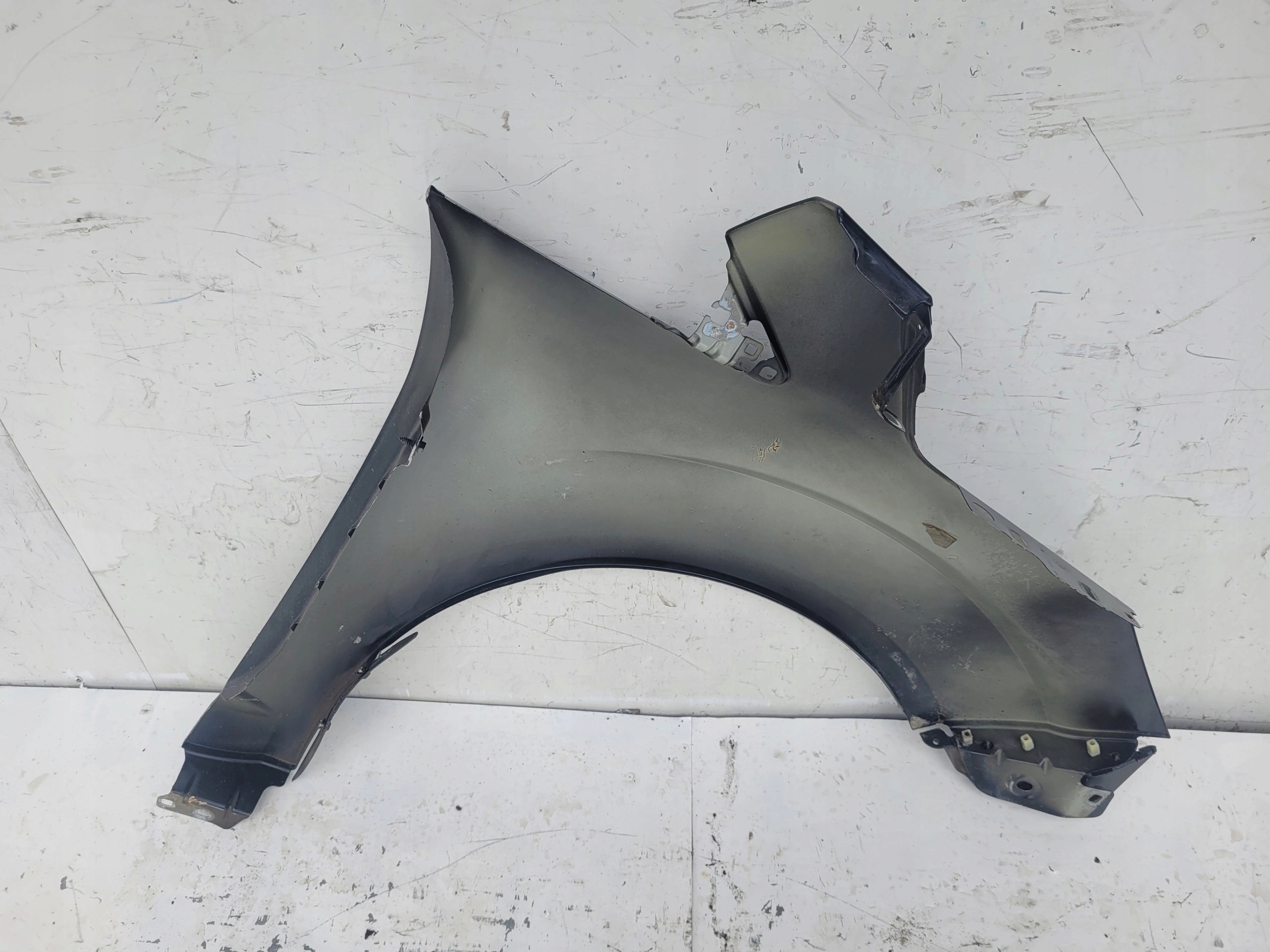 FORD C MAX MK2 ĽAVÝ PREDNÝ BLATNÍK