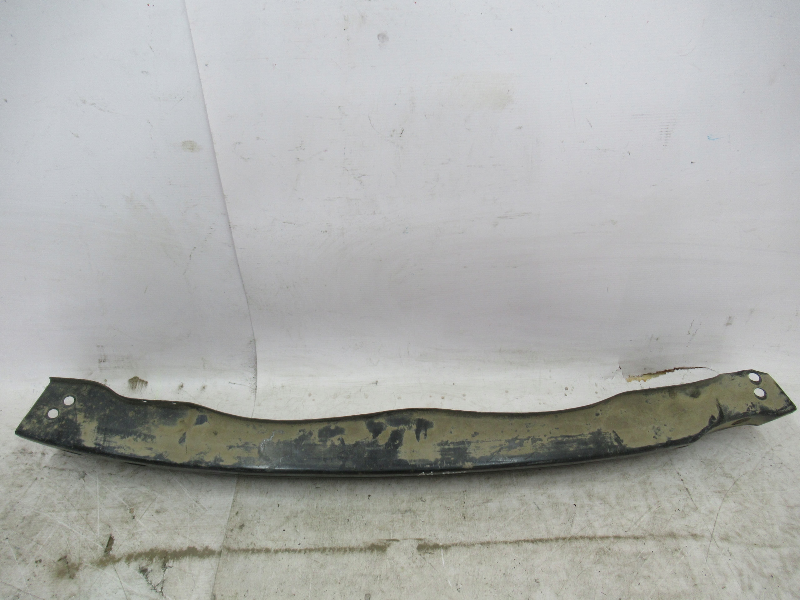 VÝSTUHA ZADNÉHO NÁRAZNÍKA AUDI A4 B8 SEDAN