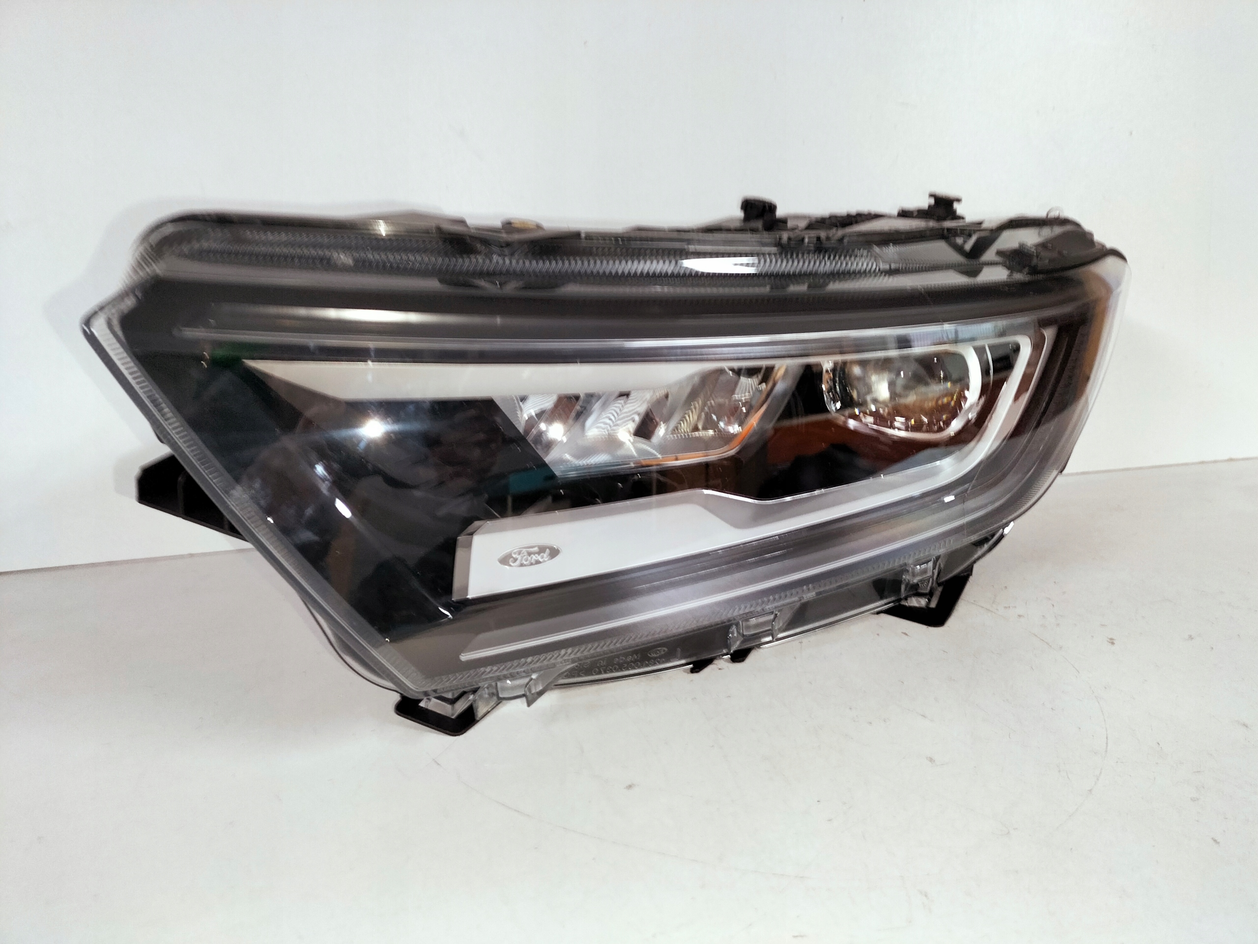 LAVE PREDNE SVETLO FORD TOURNEO CONNECT III 21-