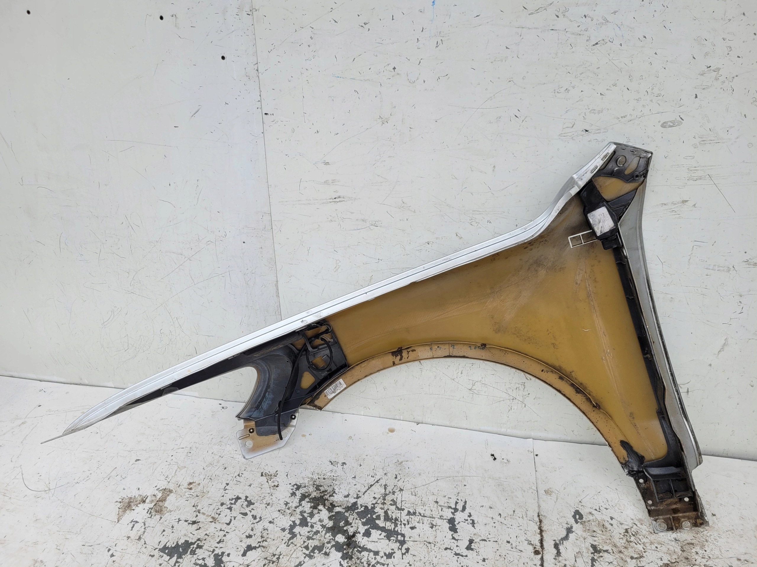 VW TOUAREG 7L LIFT PRAVY PREDNY BLATNIK
