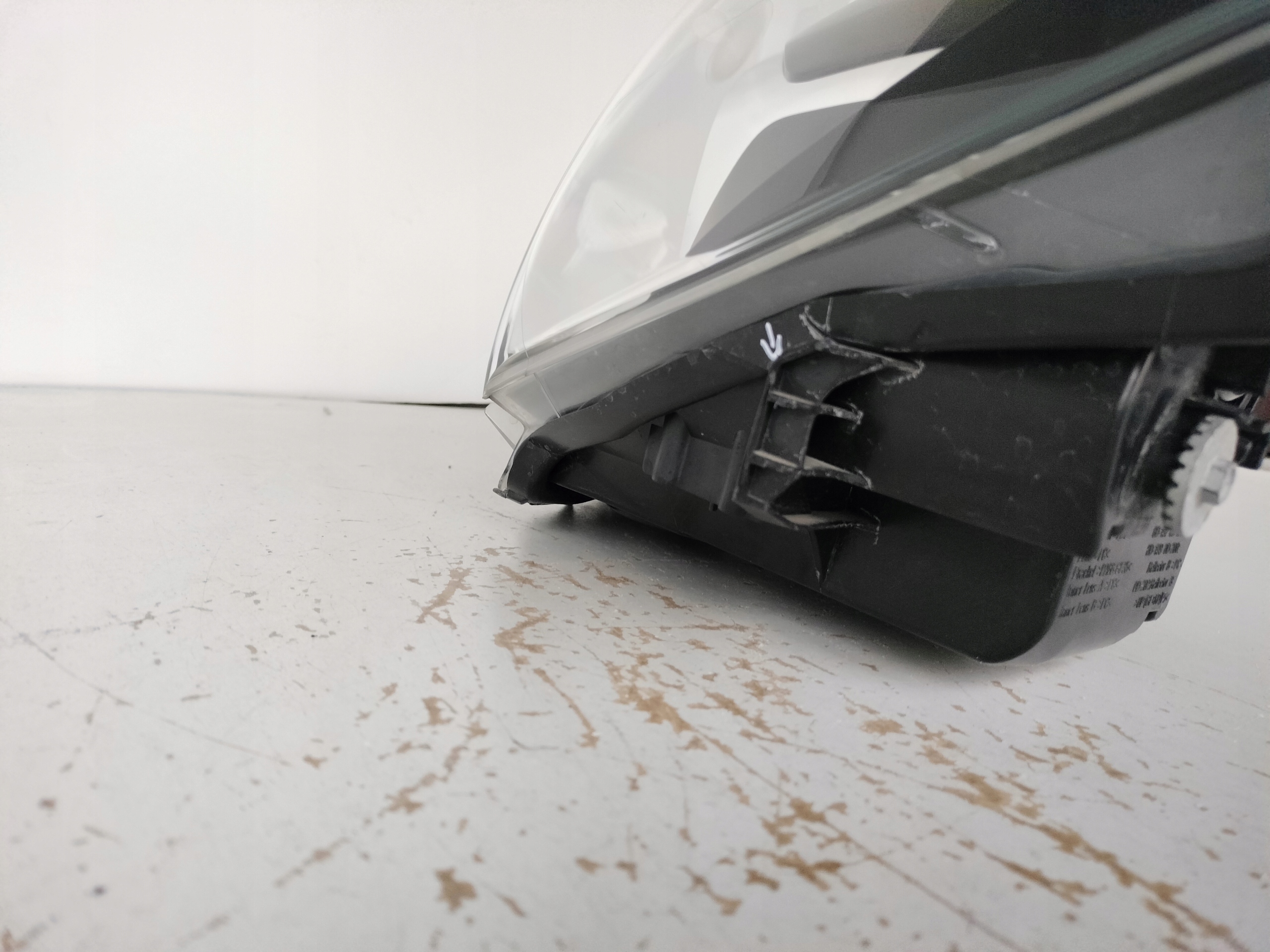 LAVE PREDNE SVETLO TOYOTA YARIS III 17- LIFT