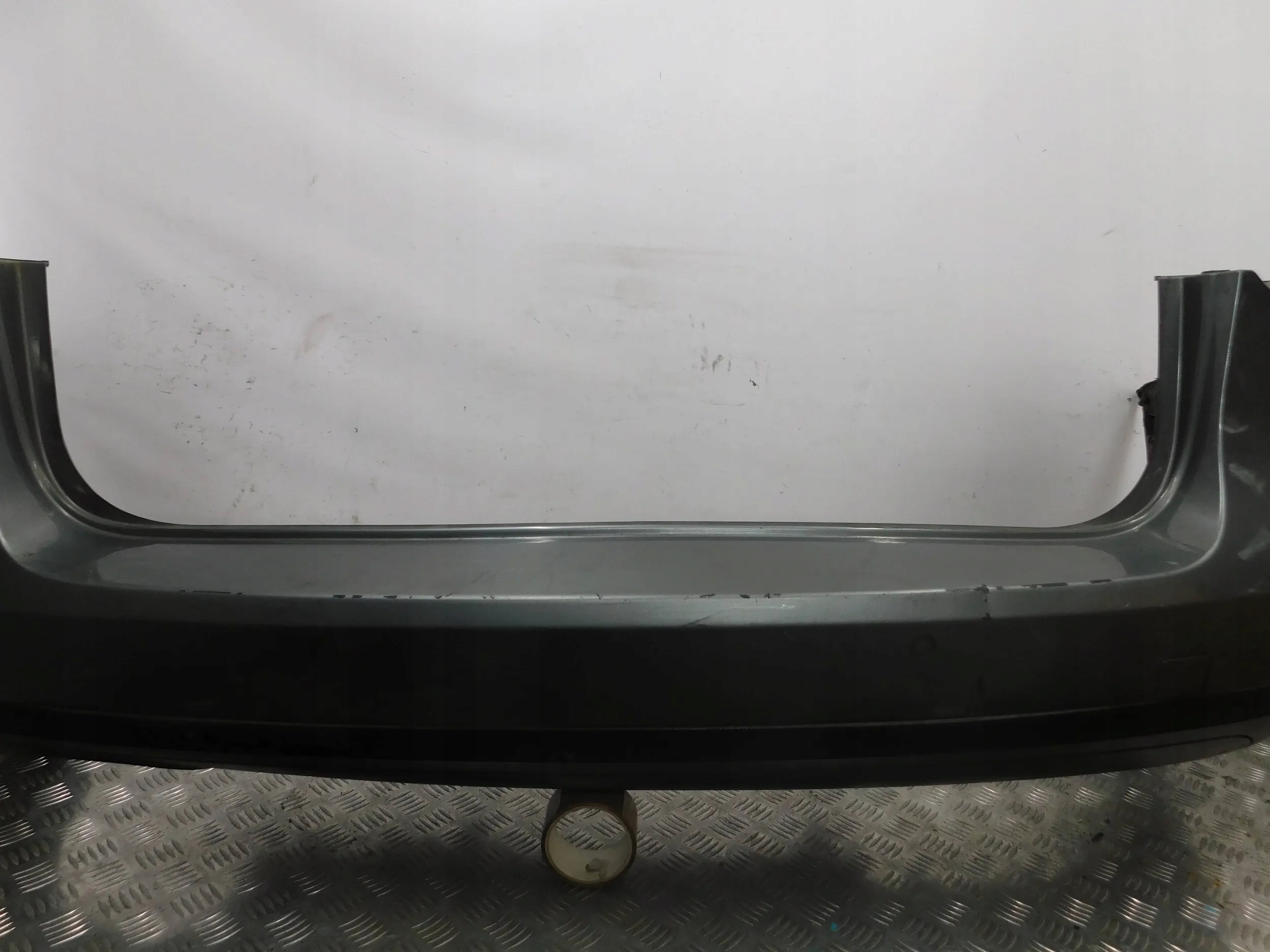 ZADNÝ NÁRAZNÍK VW PASSAT B6 KOMBI