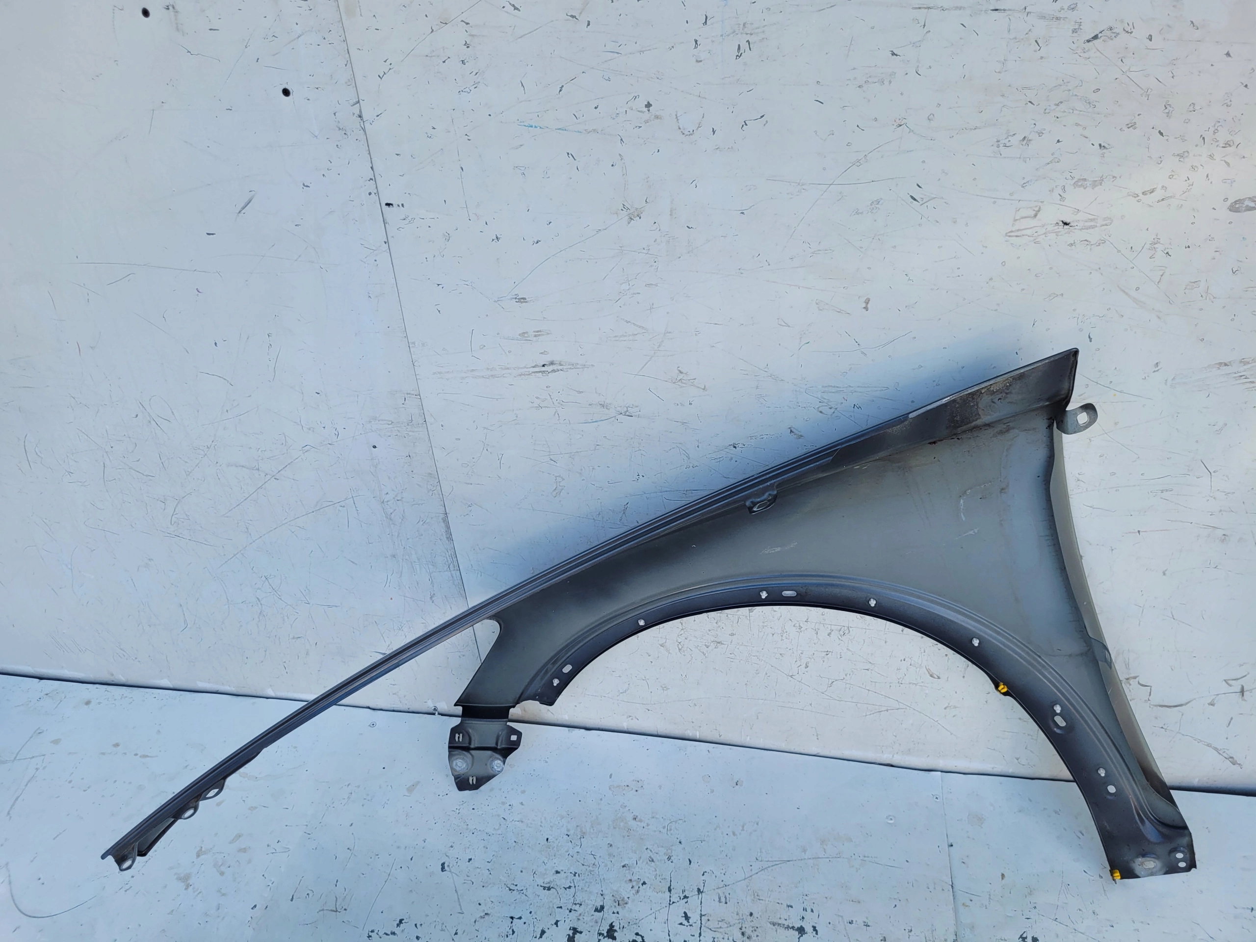 VOLVO C30 LIFT PRAVY PREDNY BLATNIK