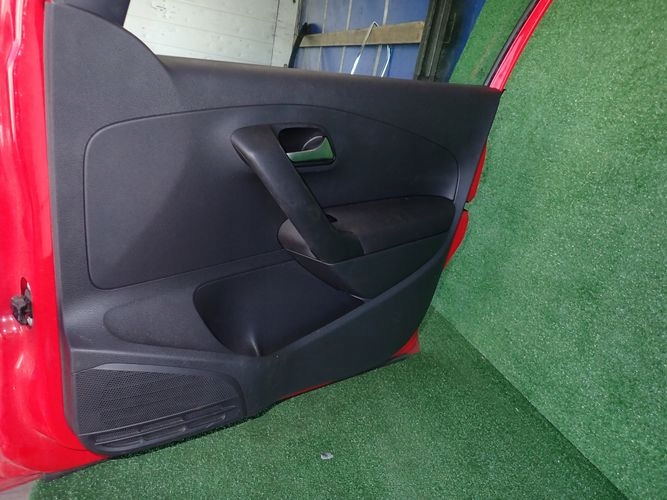 VW POLO 6R 6C 09- PRAVE PREDNE DVERE kpl LP3G