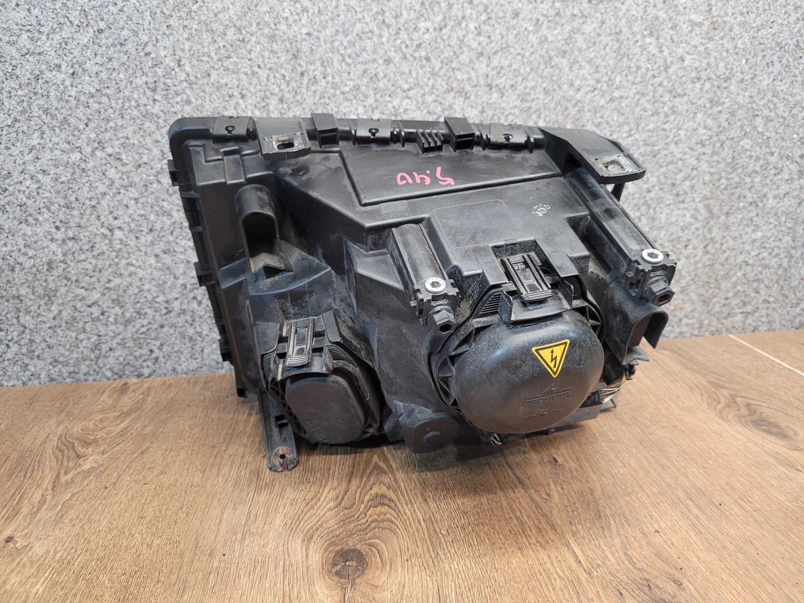 RANGE ROVER L322 VOGUE XENON PRAVÉ PREDNÉ SVETLO