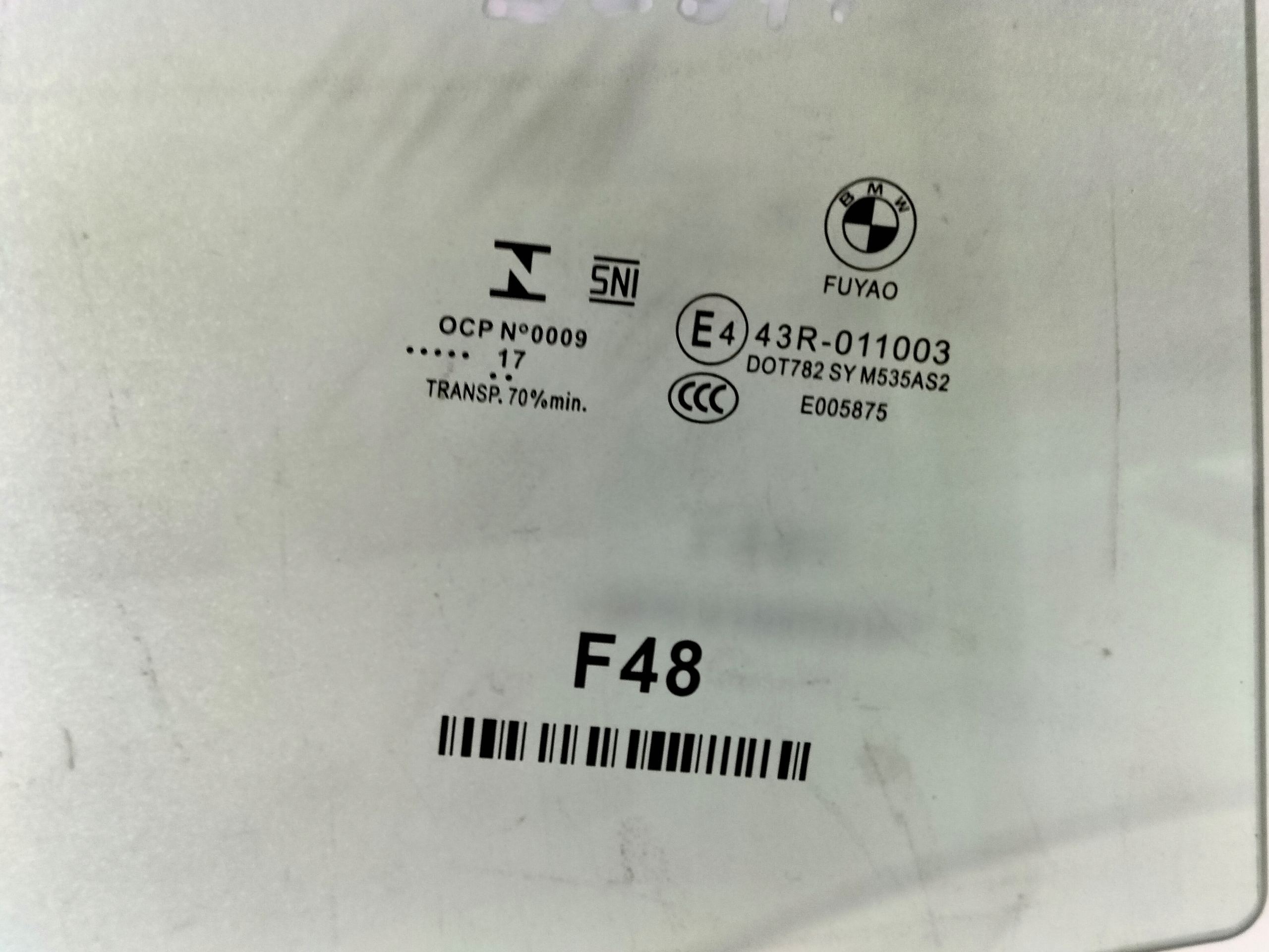 SKLO PRAVÝCH ZADNÝCH DVERÍ BMW X1 F48 15- FUYAO ROČNÍK 2017