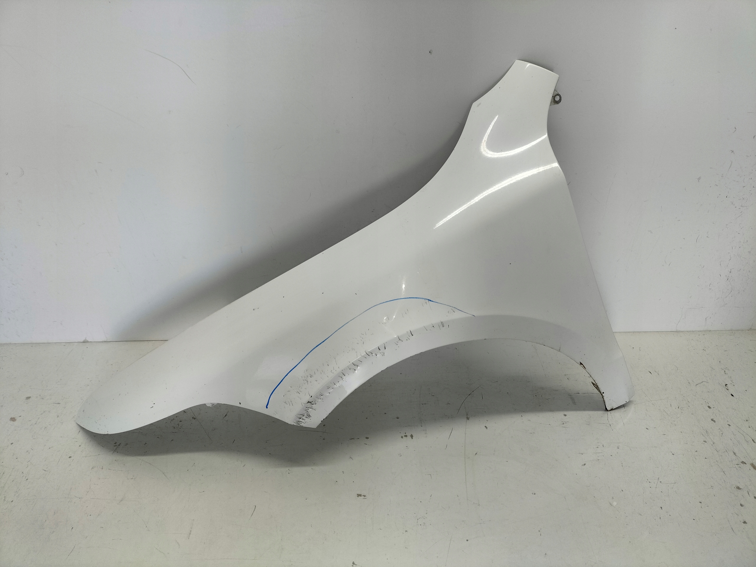 ĽAVÝ PREDNÝ BLATNÍK SKODA SUPERB II 08-13