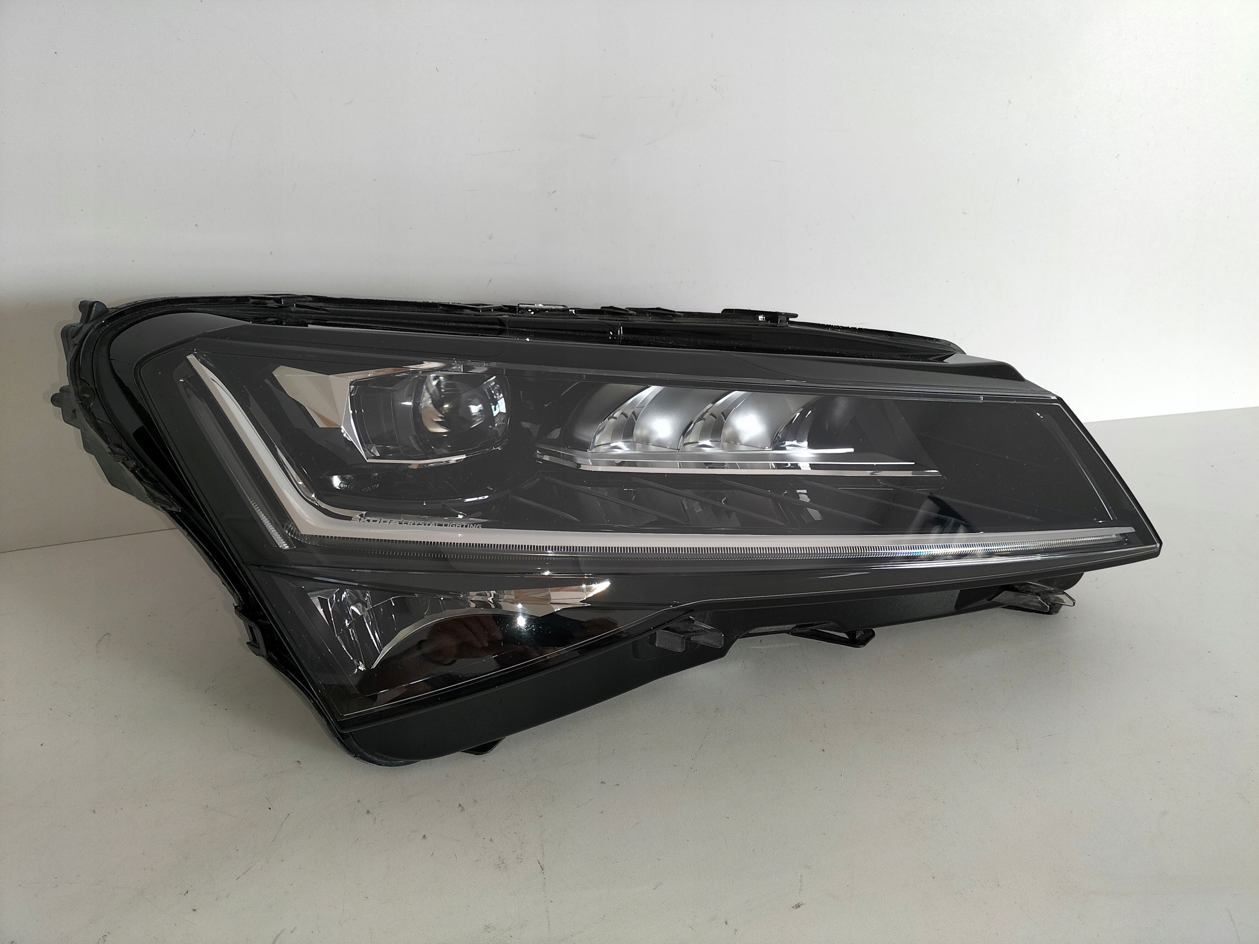 PRAVE PREDNE SVETLO SKODA SUPERB III LIFT 19- CRYSTAL LIGHTING