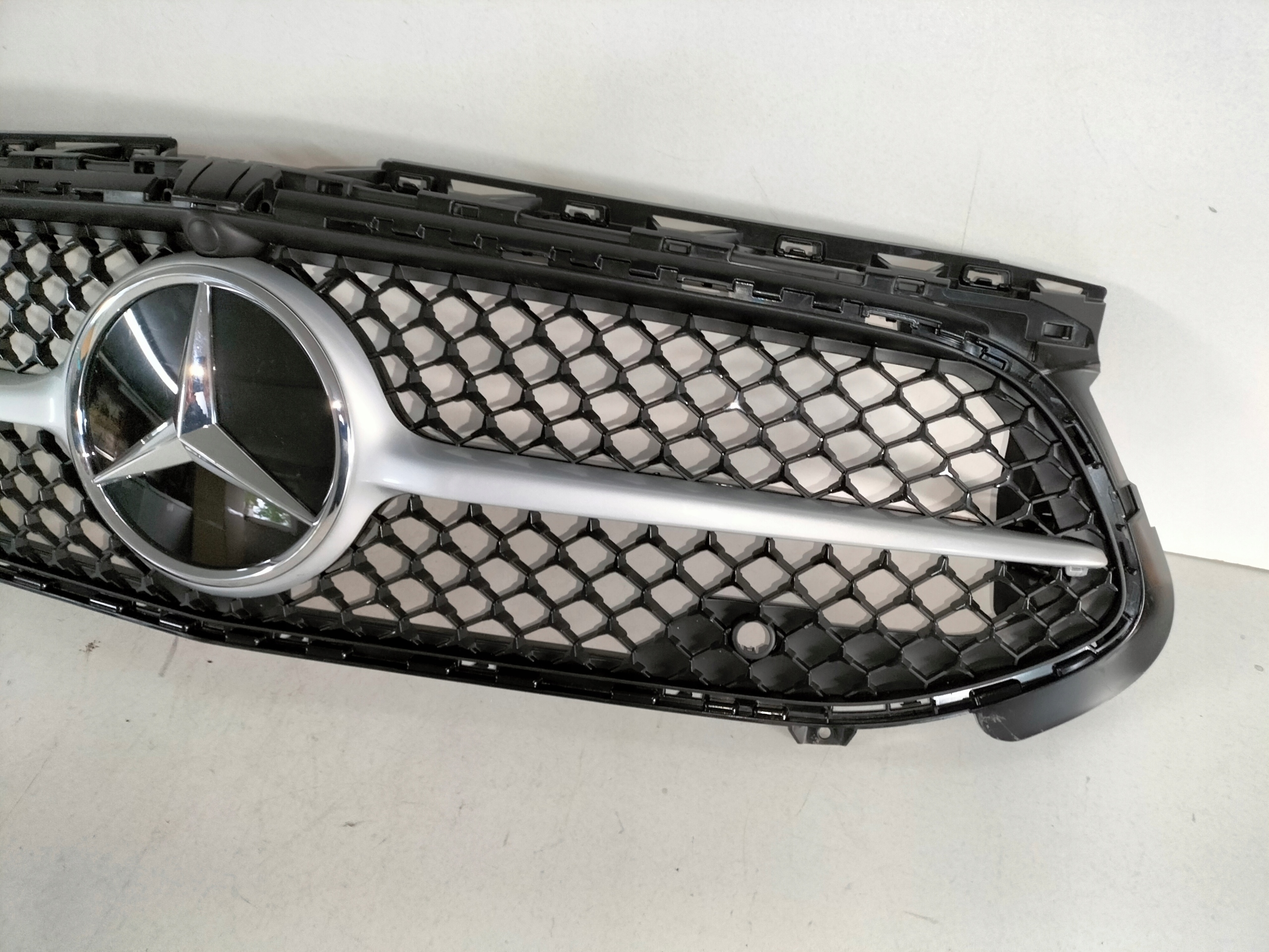 MRIEZKA LISTA MERCEDES A KLASA W177 LIFT 22-