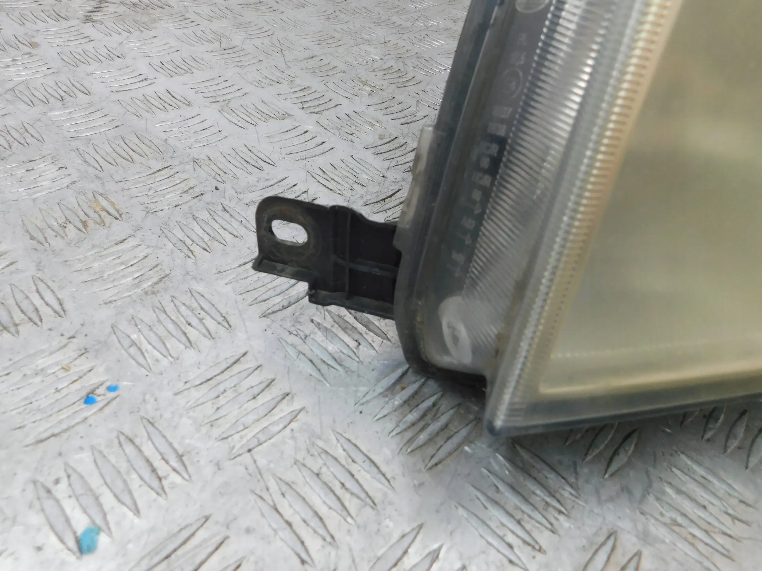 LAVE PREDNE SVETLO FORD FUSION