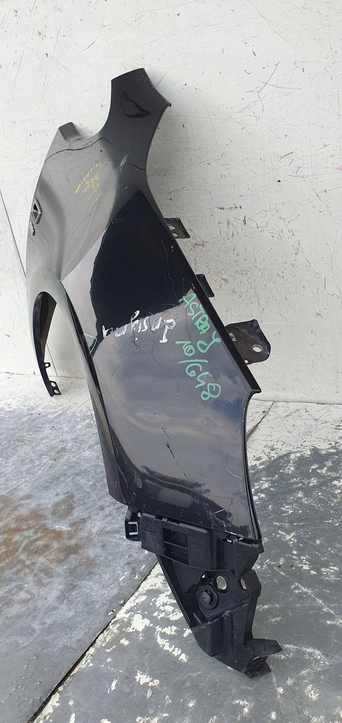 Opel Astra J gtc PRAVY PREDNY BLATNIK