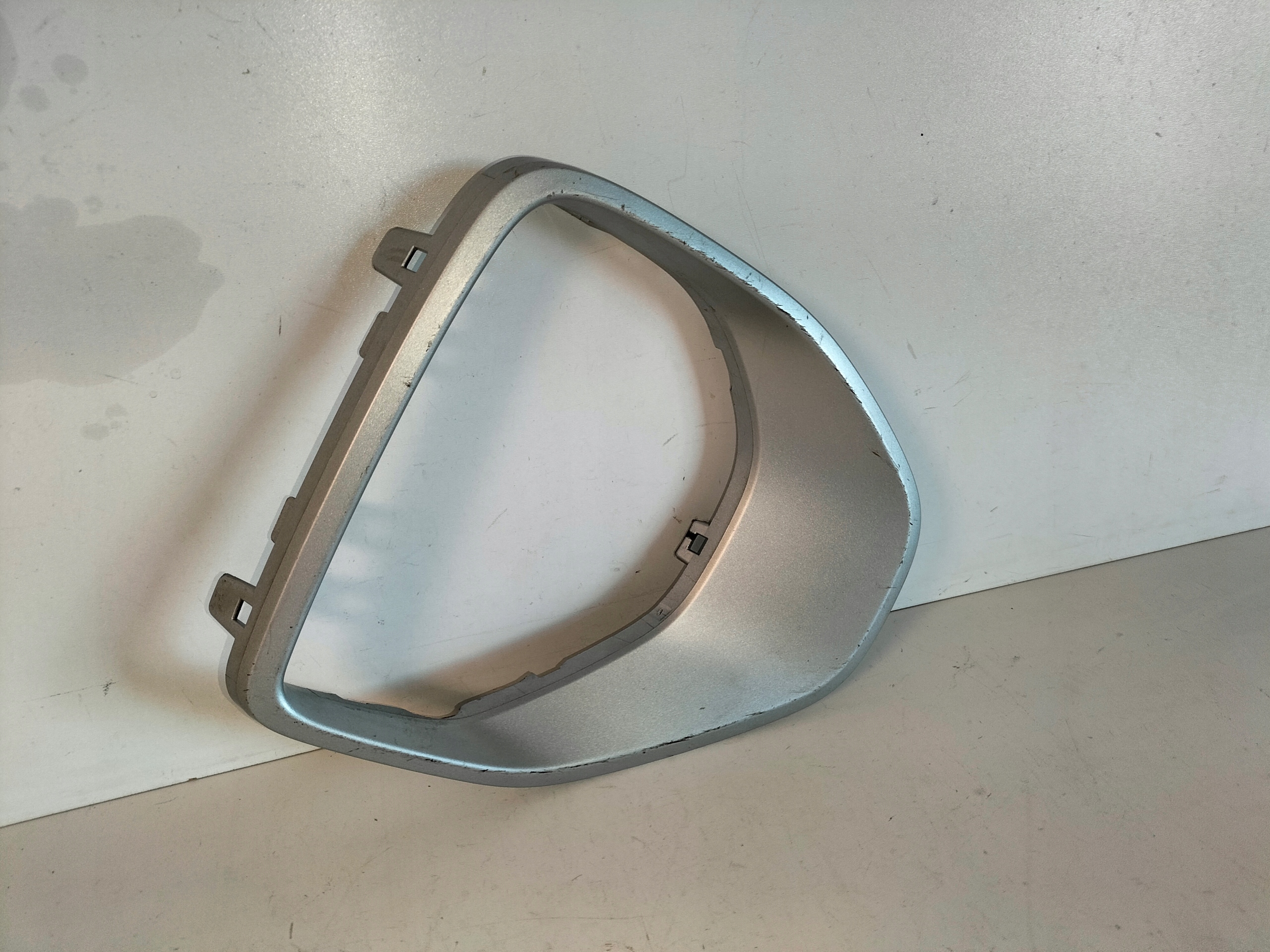 RAMIK LISTA MRIEZKA LIŠTA PREDNÉHO NÁRAZNÍKA PRAVA VW ATLAS LIFT 23-