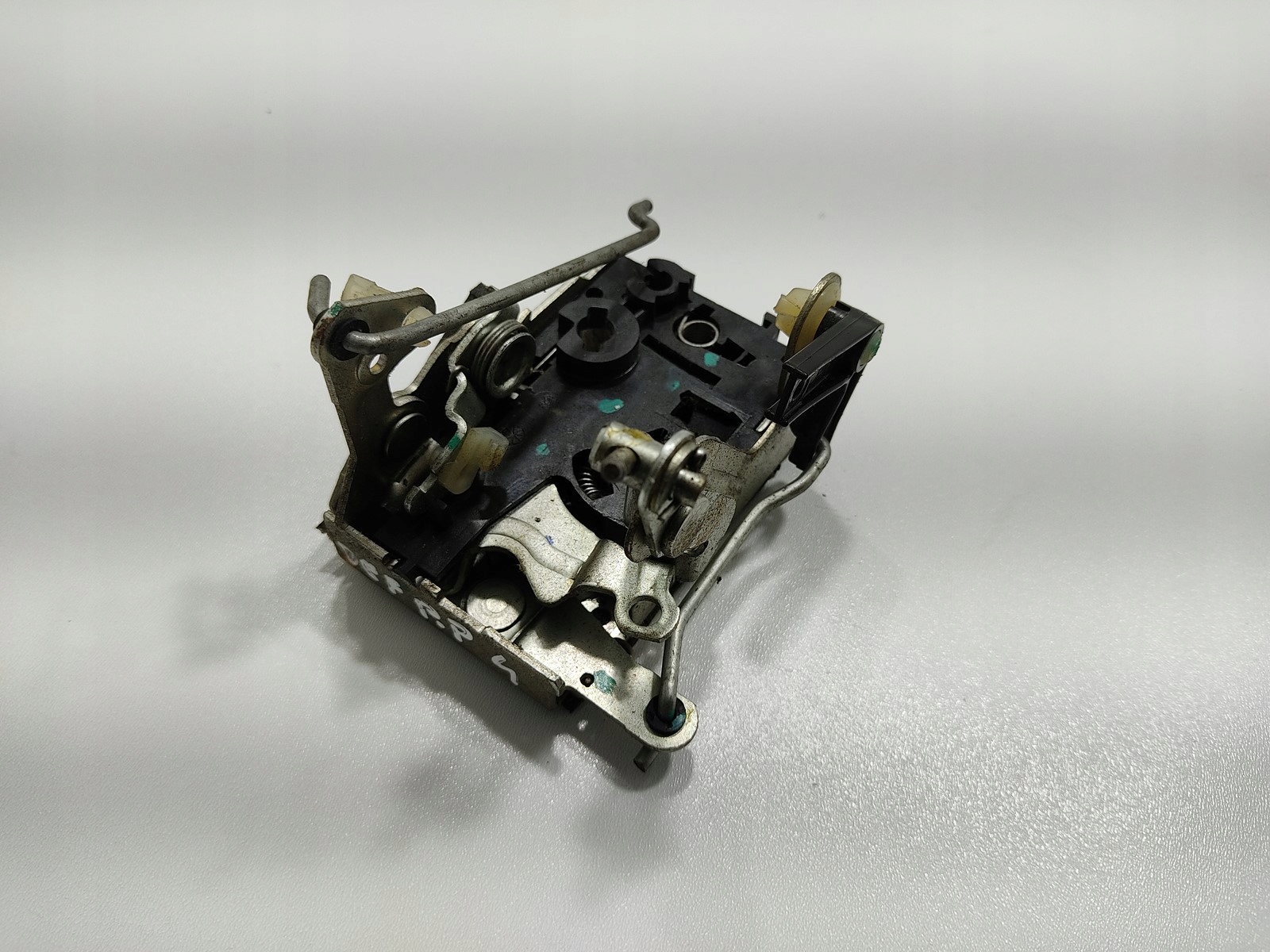 ZAMOK PRAVYCH PREDNYCH DVERI LAND ROVER DEFENDER 1999-2014 EUROPA