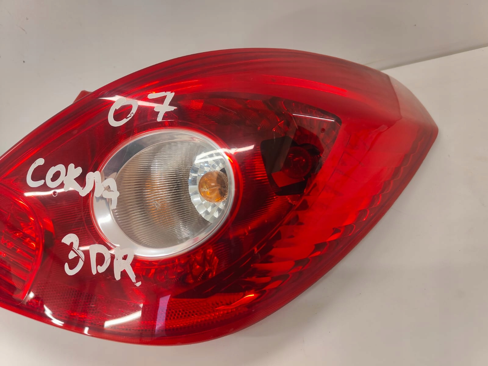 Opel Corsa d 07 3DVER 13211841 ZADNE SVETLONA ZADNA PRAVA