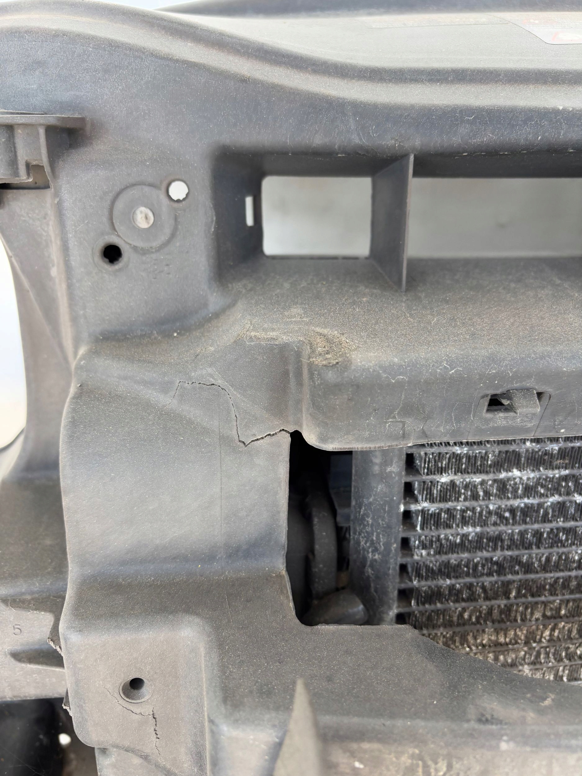 PREDNE CELO CHLADICE VW TOURAN I 2.0 TDI 03-