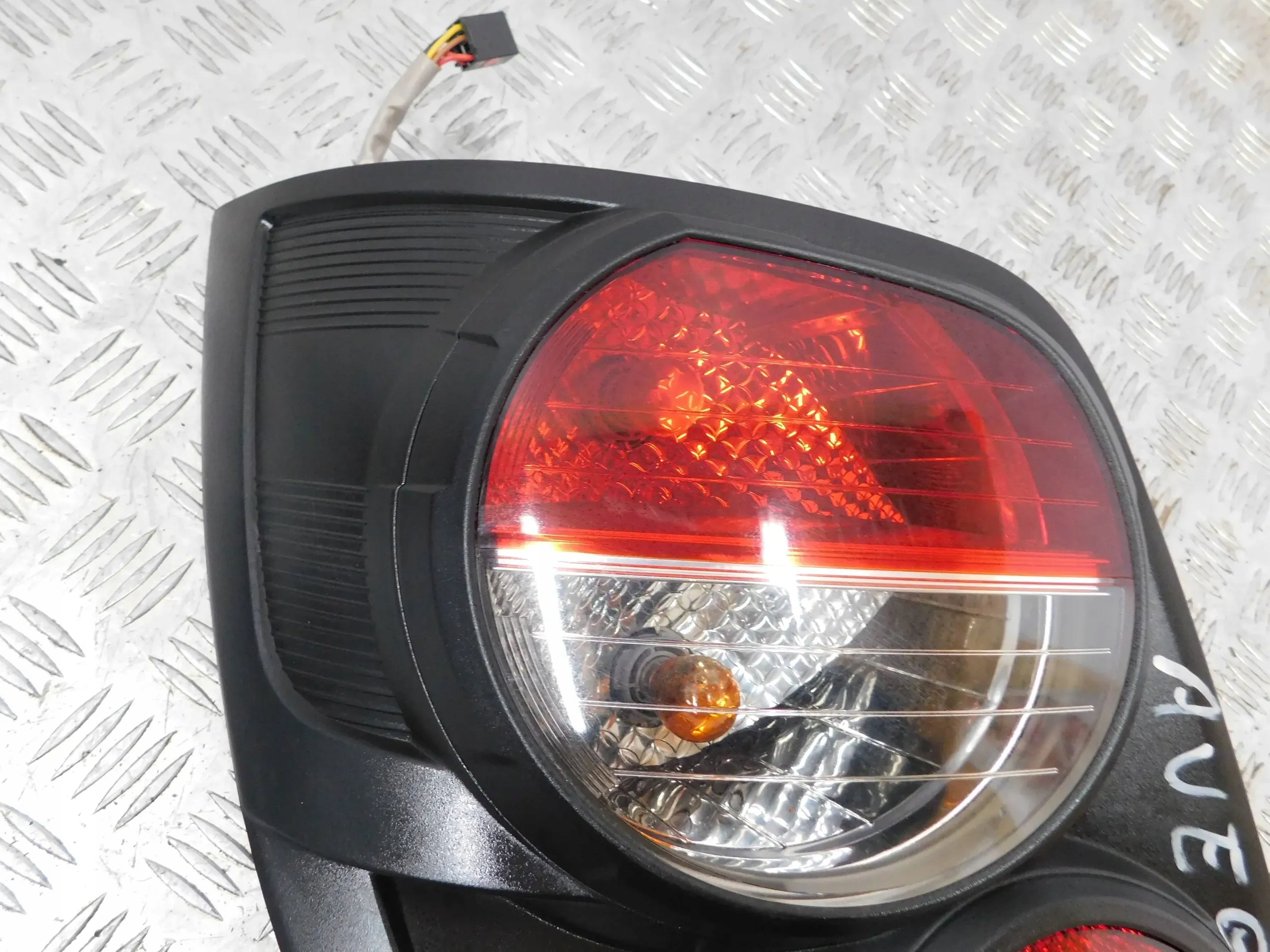 LAVE ZADNE SVETLO CHEVROLET AVEO T300 HB
