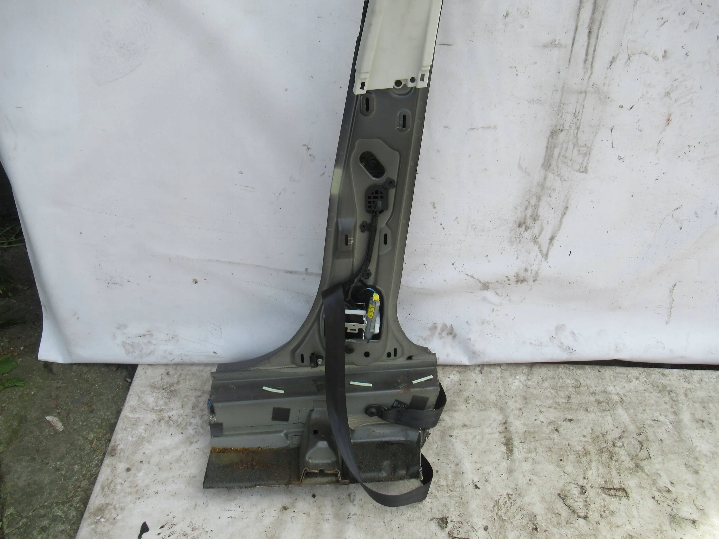 SŁUPEK STREDOVÝ PRAVY FORD ECOSPORT