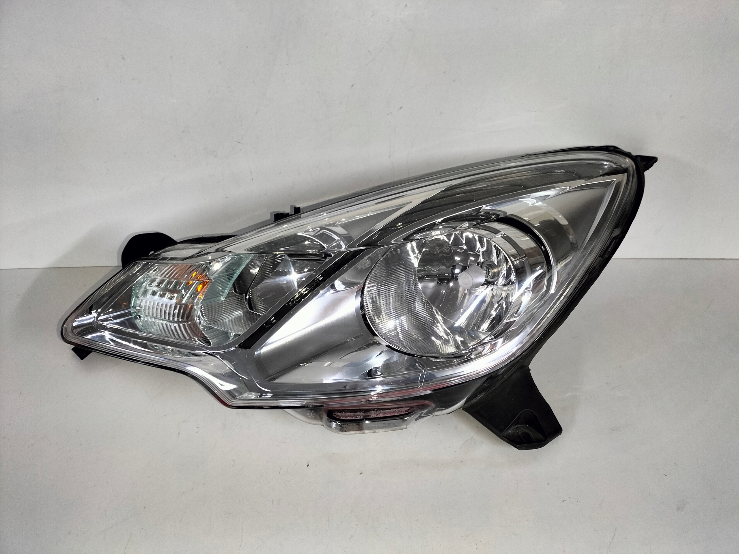 LAVE PREDNE SVETLO CITROEN C3 II 09-13